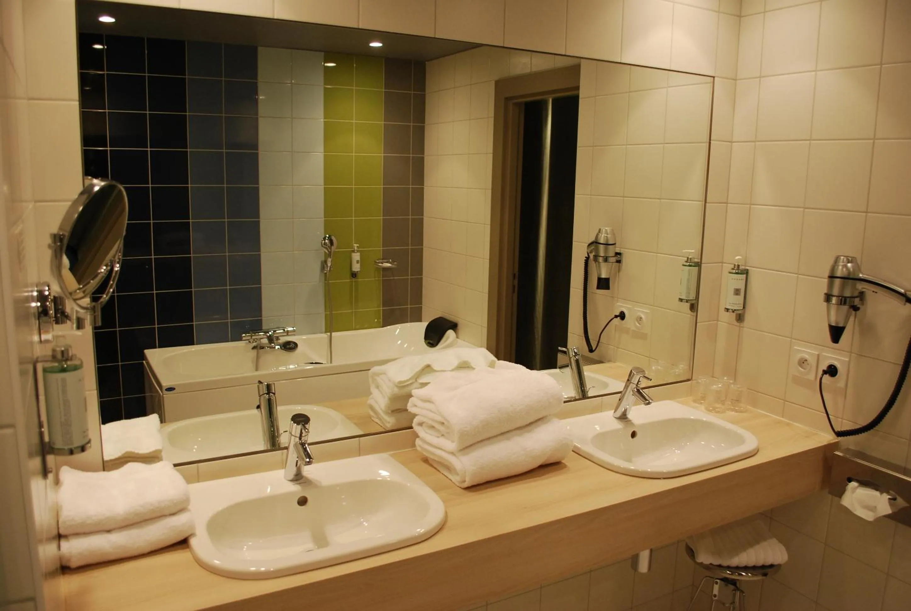 Bathroom in Hotel le Cinq Hyper - Centre