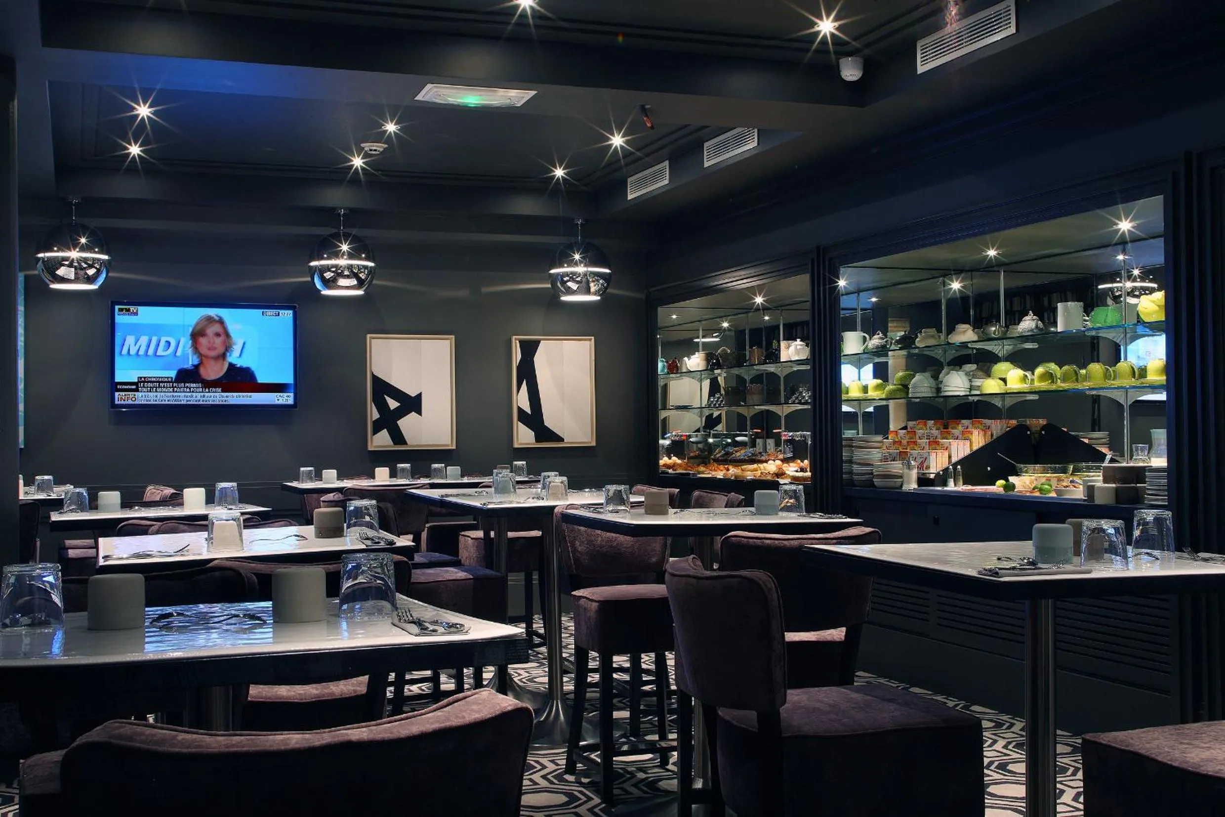 Restaurant/places to eat in Hotel le Cinq Hyper - Centre