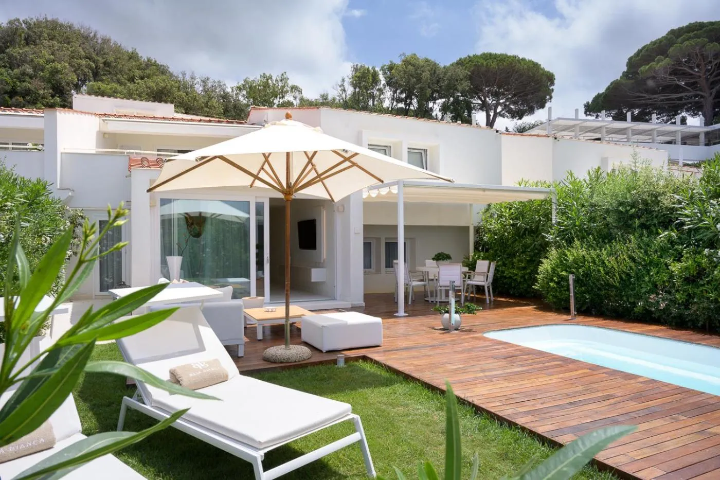 Swimming pool in Baia Bianca Suites
