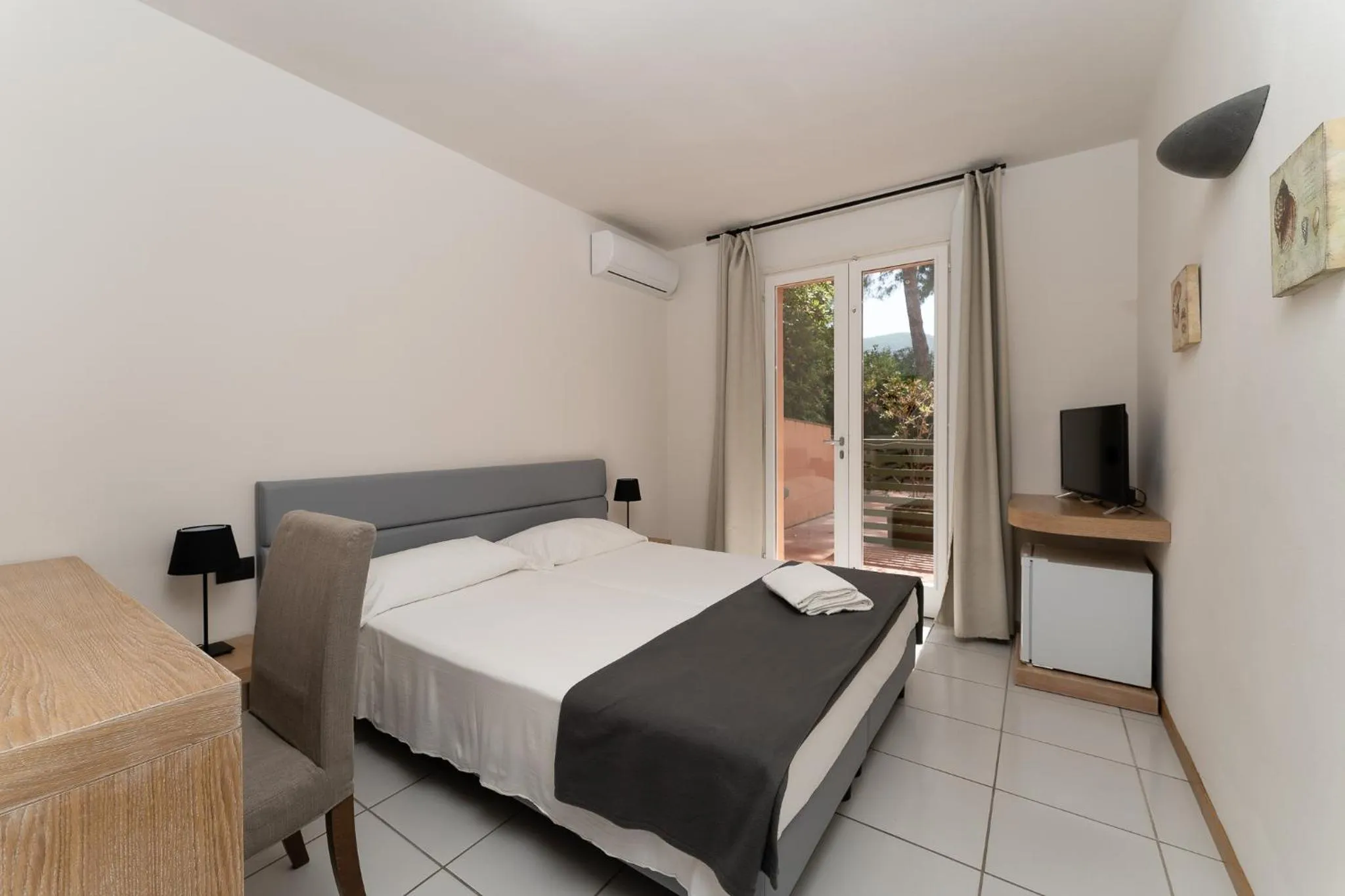 Bedroom, Bed in Hotel Delfino