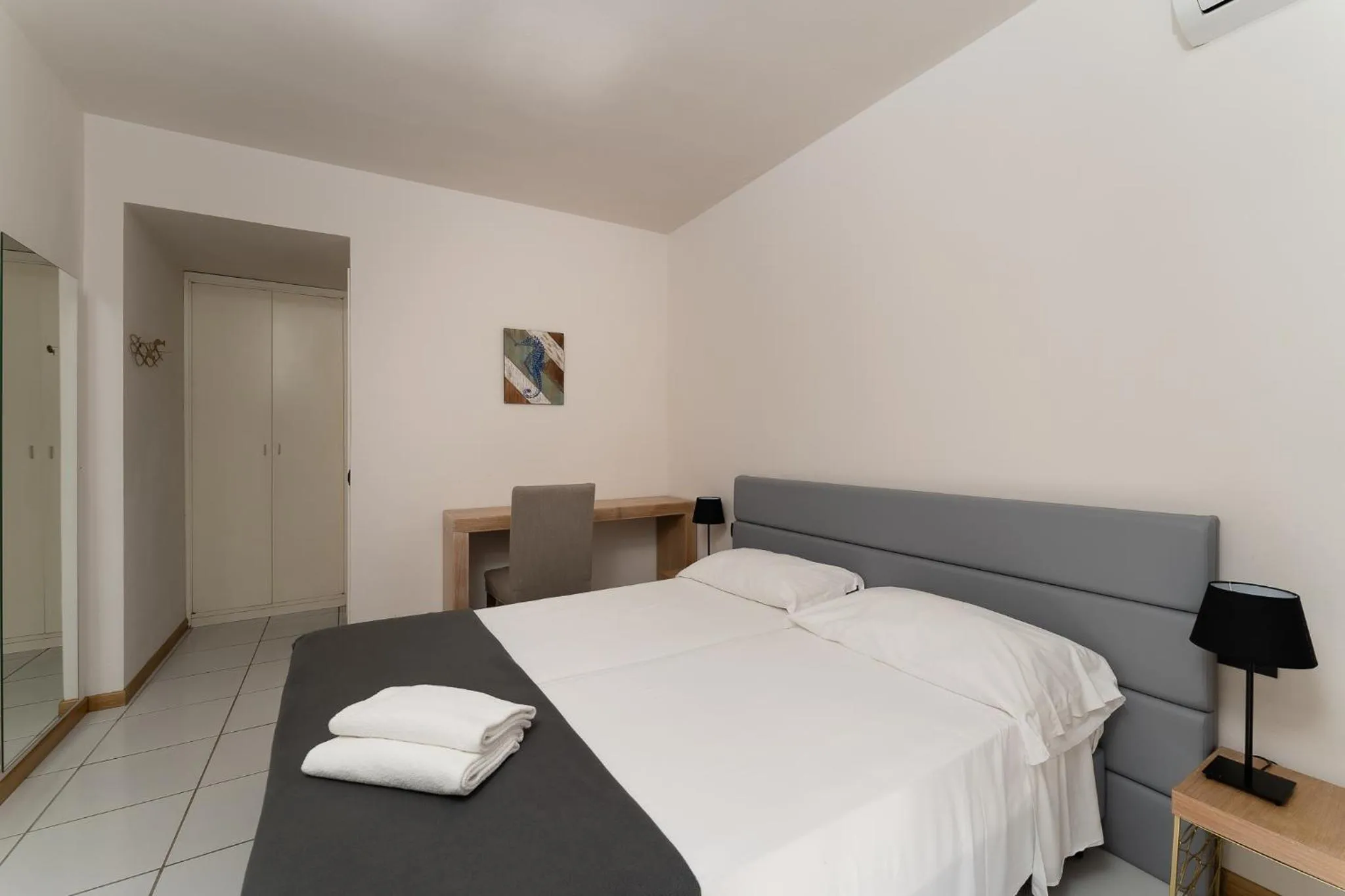 Bedroom, Bed in Hotel Delfino