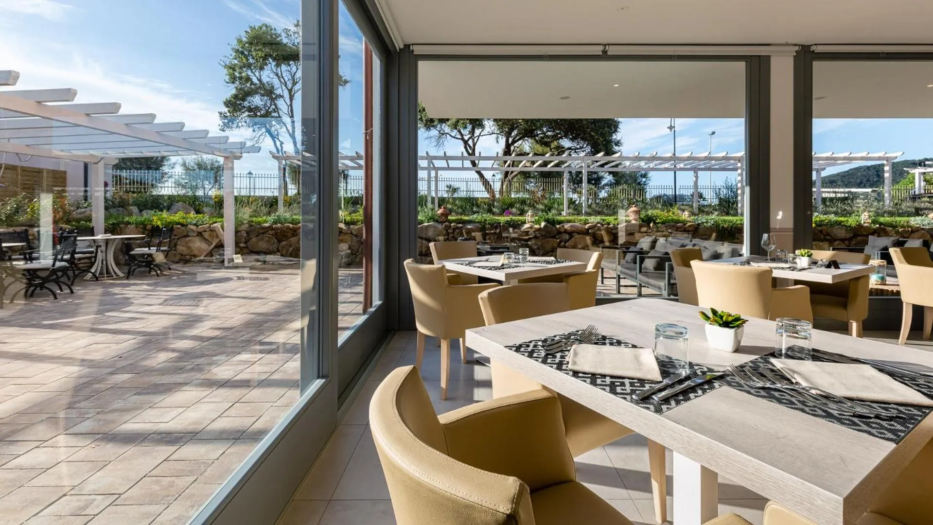 Restaurant/places to eat in Hotel Delfino