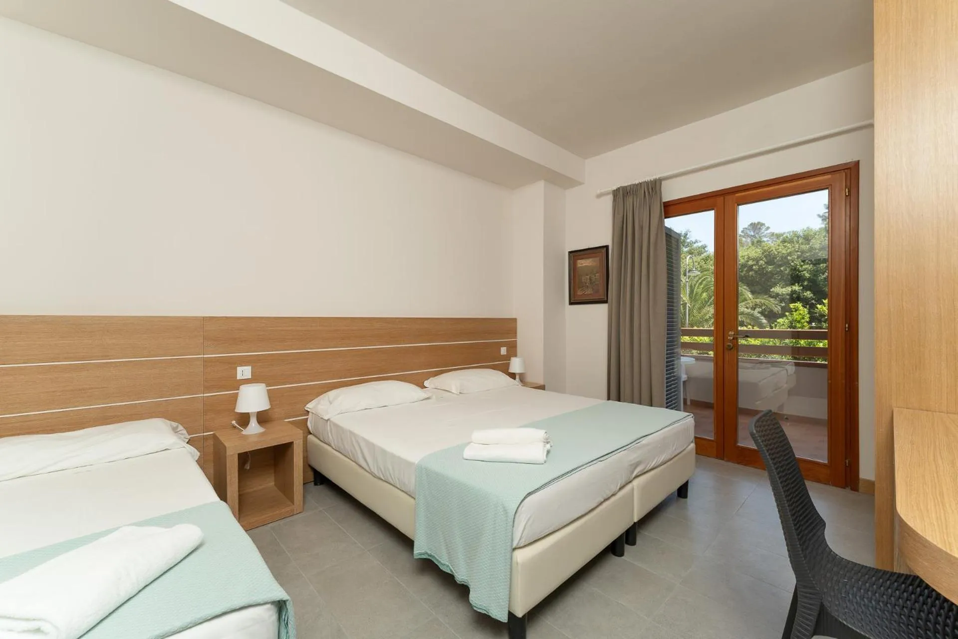 Bedroom, Bed in Hotel Delfino