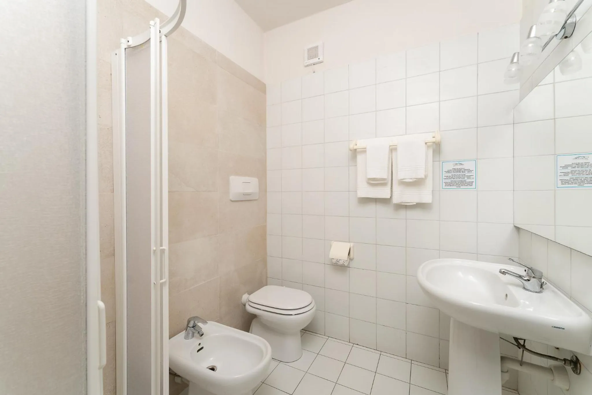 Bathroom in Hotel Delfino