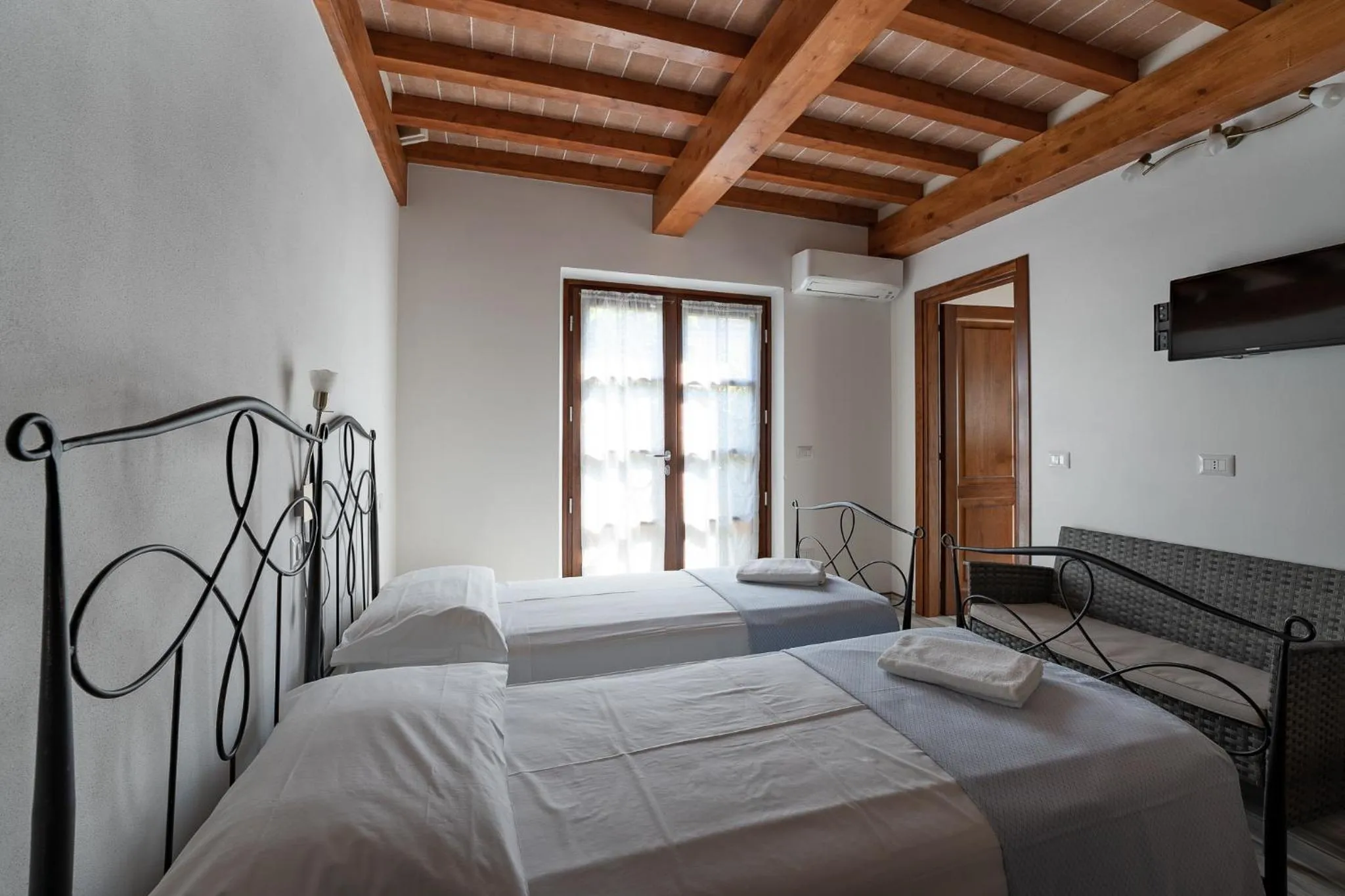 Bed in Hotel Delfino