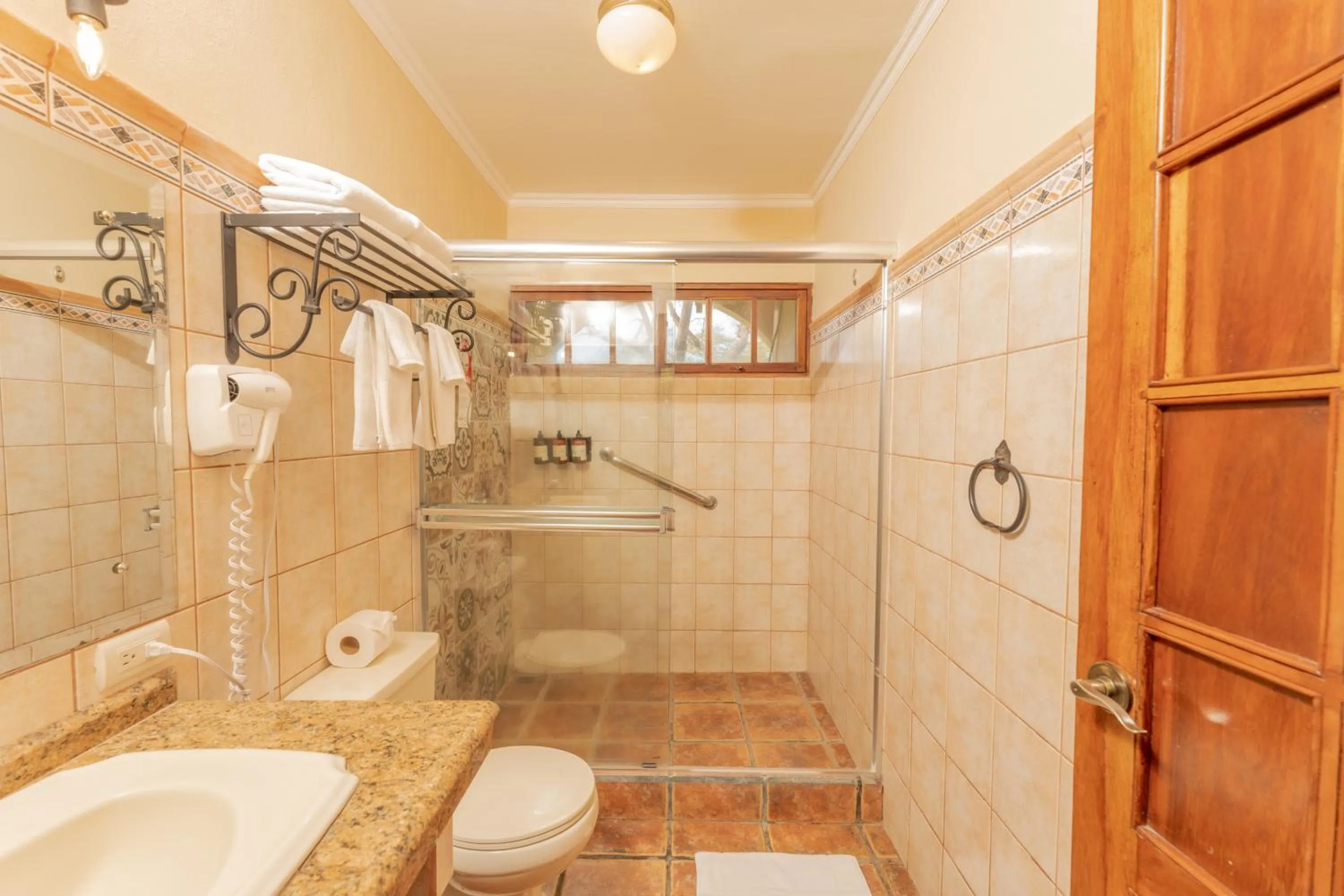 Bathroom in Borinquen Thermal Resort