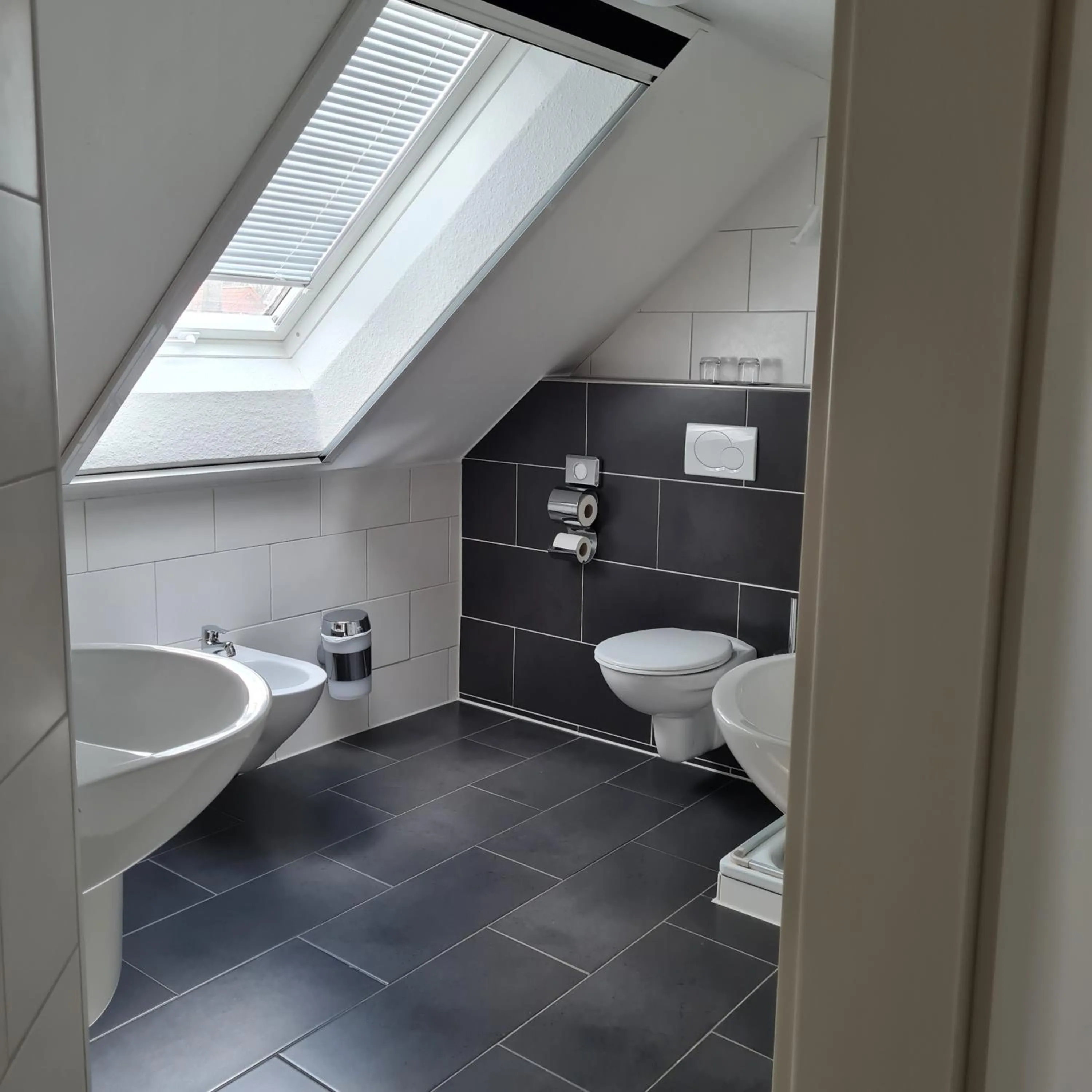 Toilet in Hotel Garni Kastanjehoff