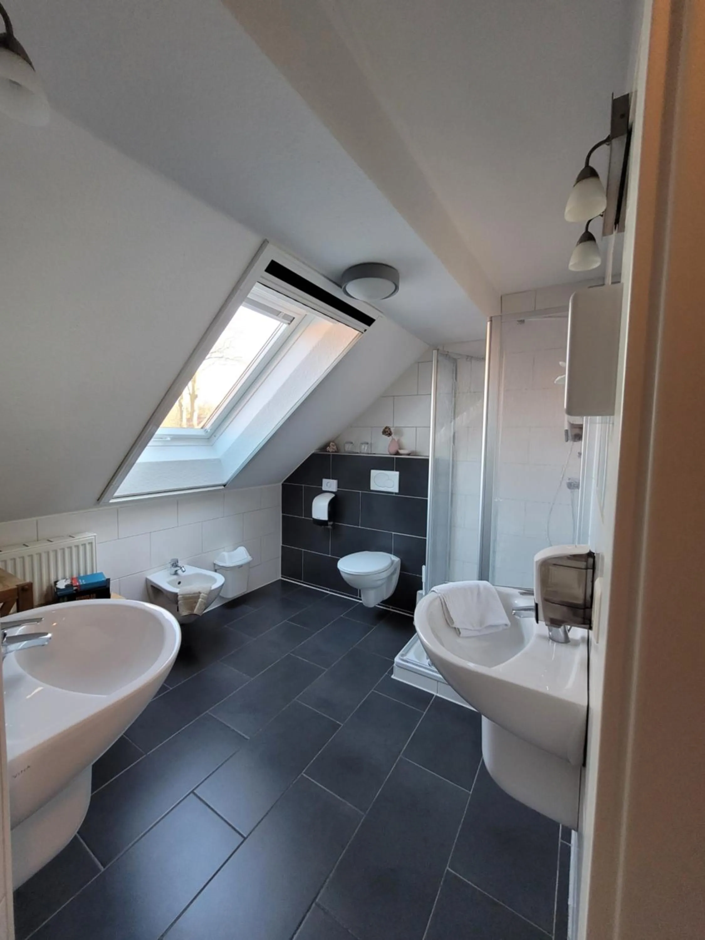 Toilet in Hotel Garni Kastanjehoff