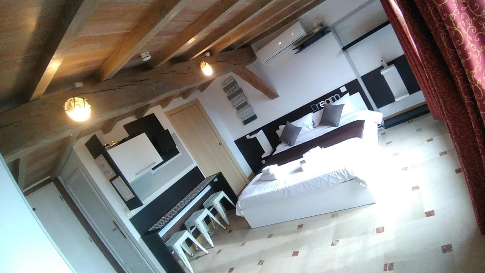 Photo of the whole room in Villa Azur Cap d'Ail