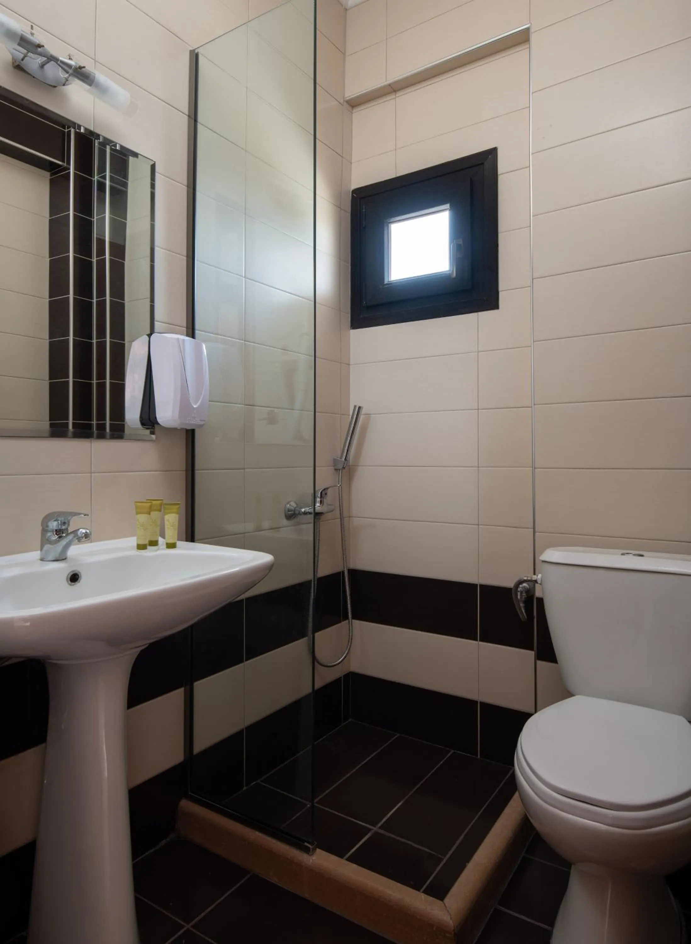 Photo of the whole room in Hotel Simeon