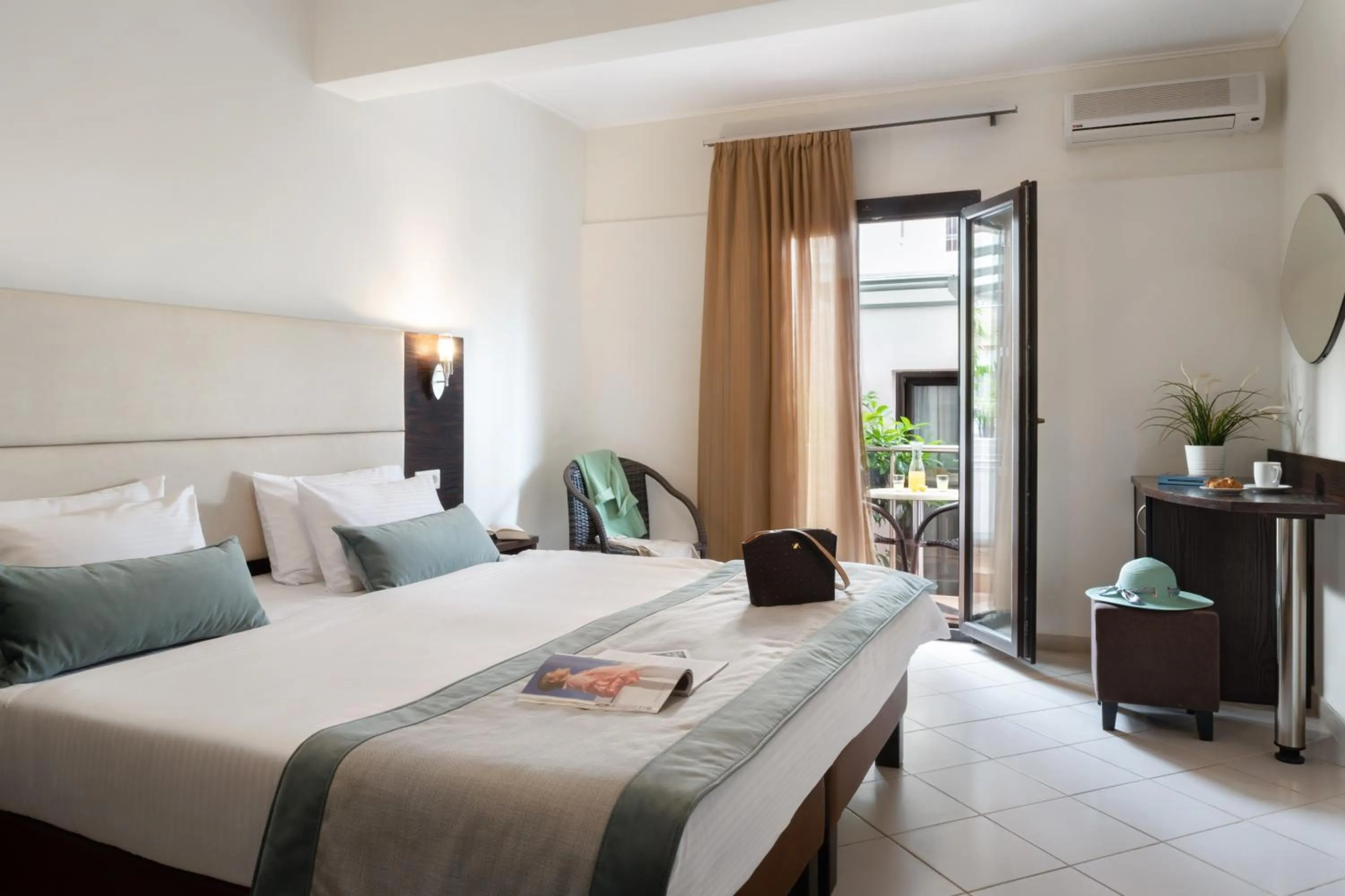 Photo of the whole room in Hotel Simeon