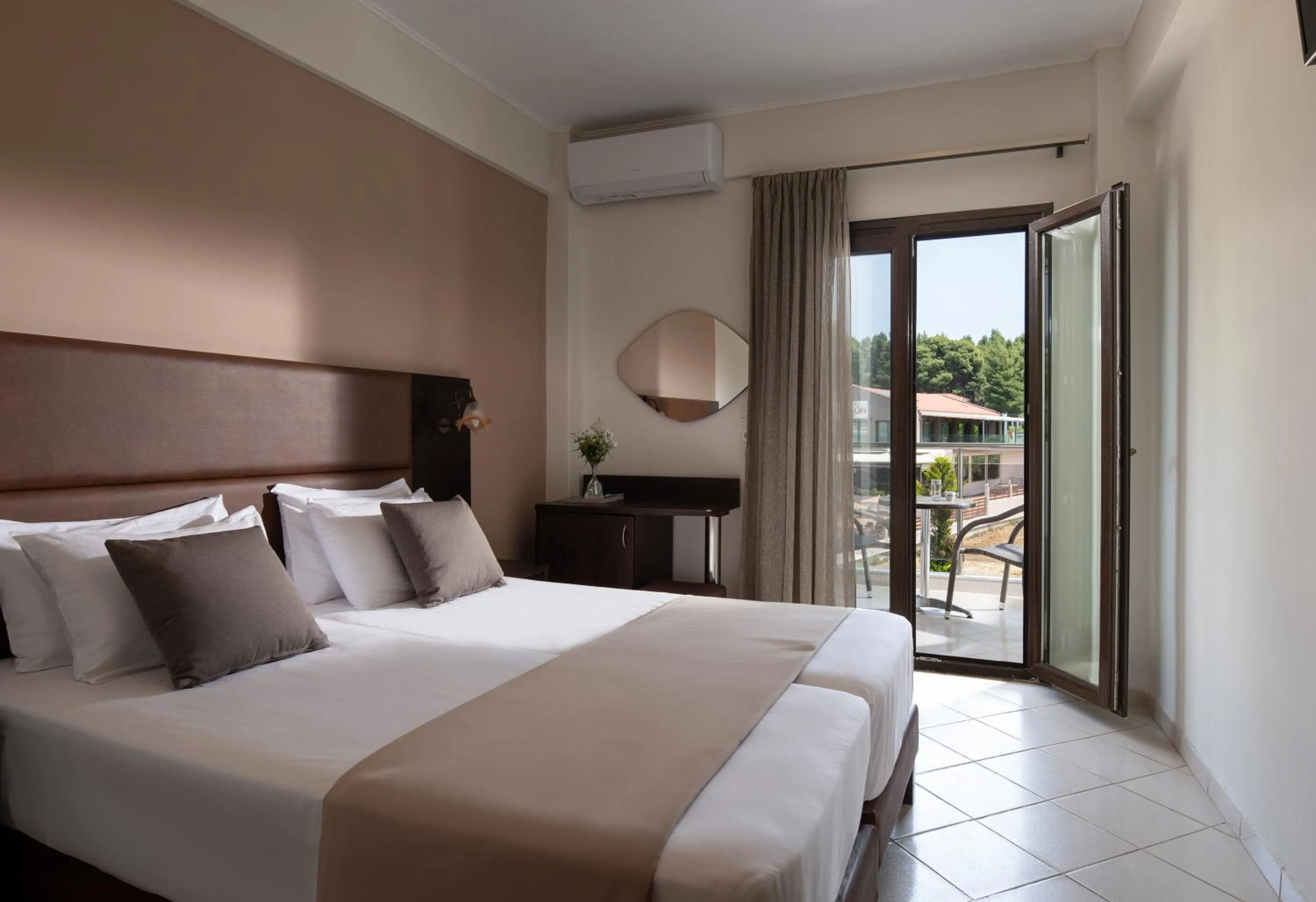 Photo of the whole room in Hotel Simeon