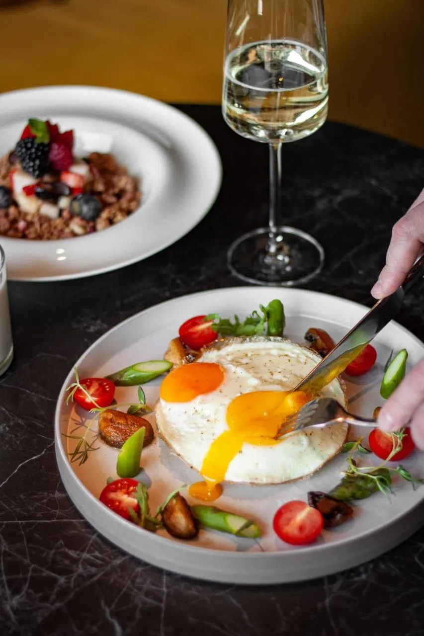 Restaurant/places to eat in 11 Mirrors Design Hotel