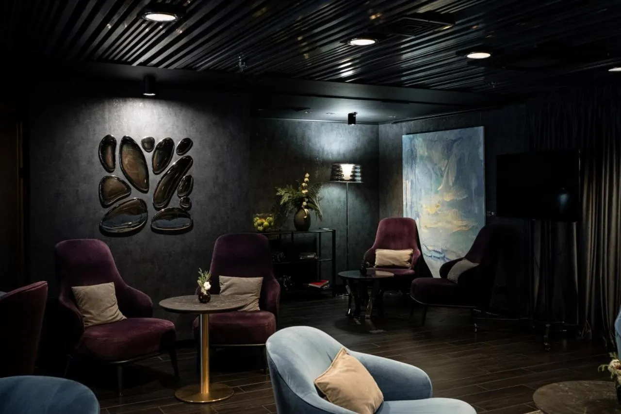 11 Mirrors Design Hotel