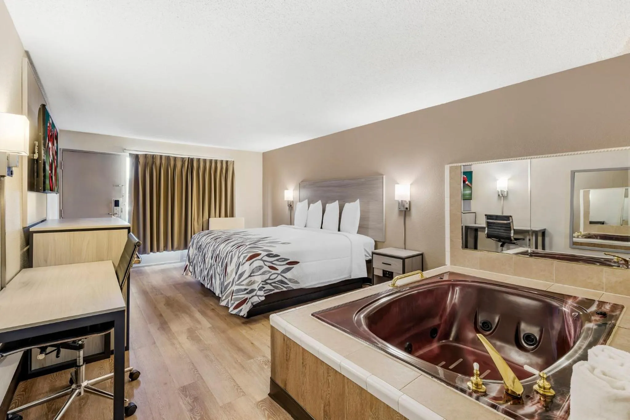 Photo of the whole room, Bed in Red Roof Inn Stroudsburg