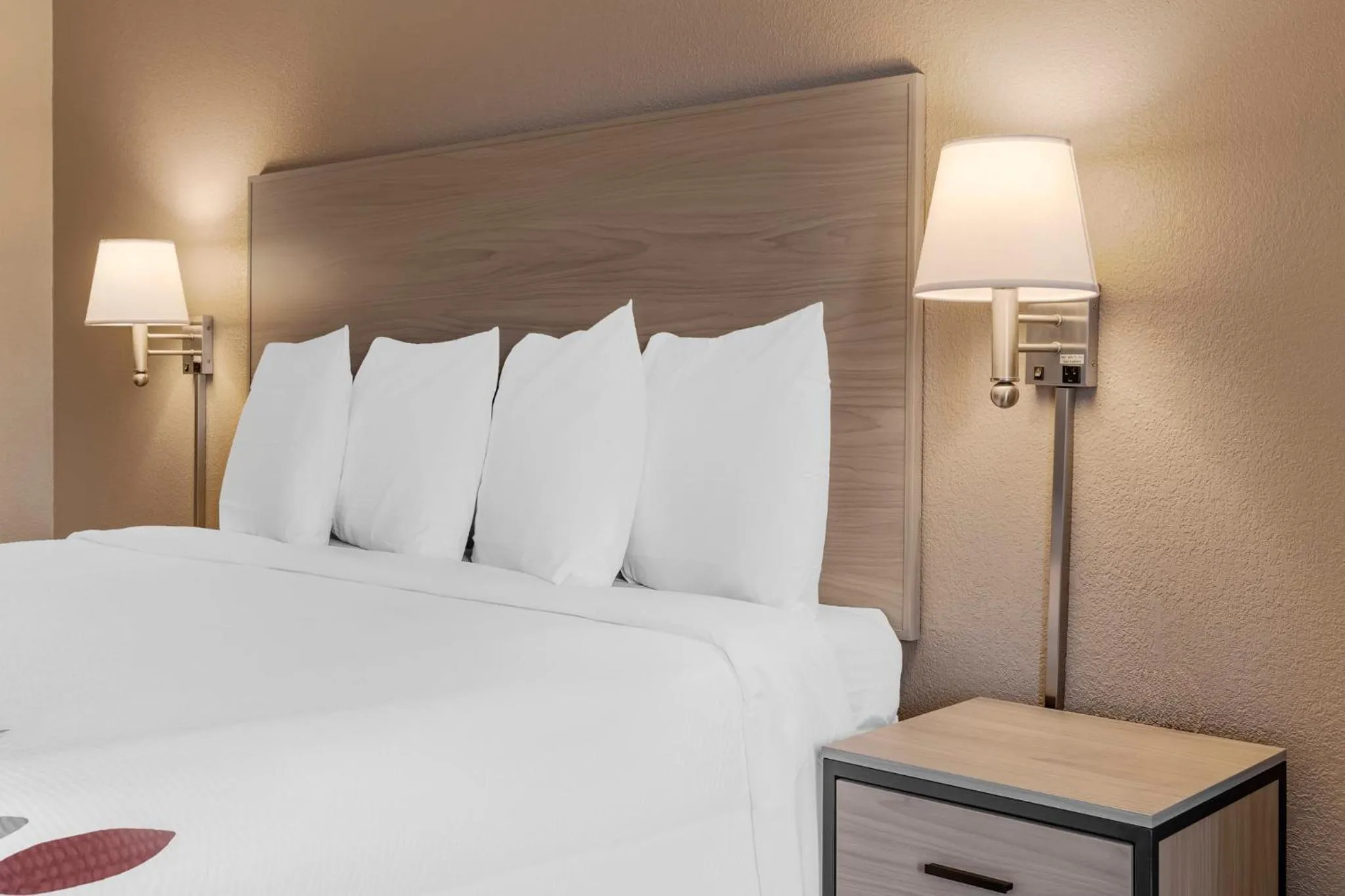 Bedroom, Bed in Red Roof Inn Stroudsburg