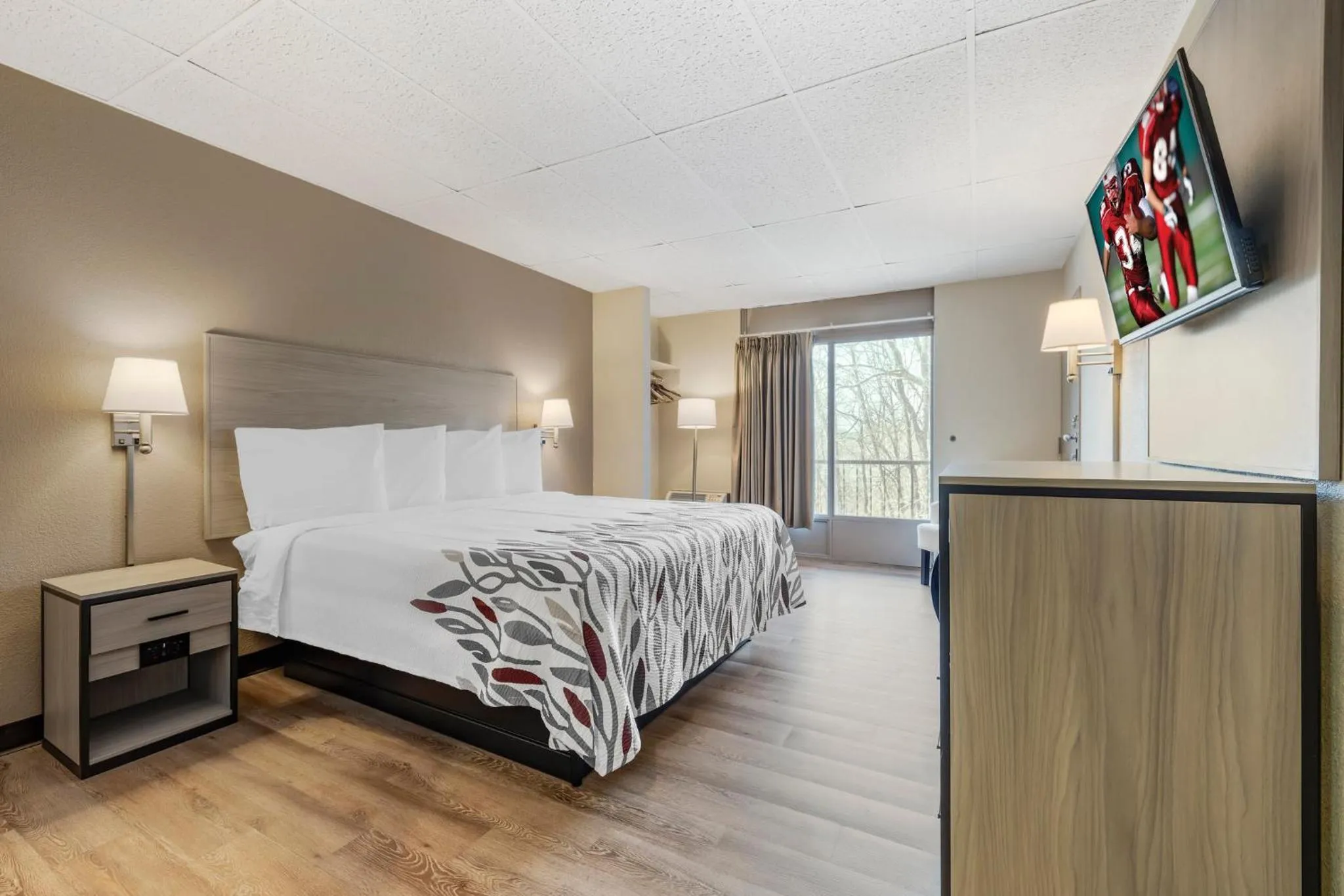 Bedroom, Bed in Red Roof Inn Stroudsburg