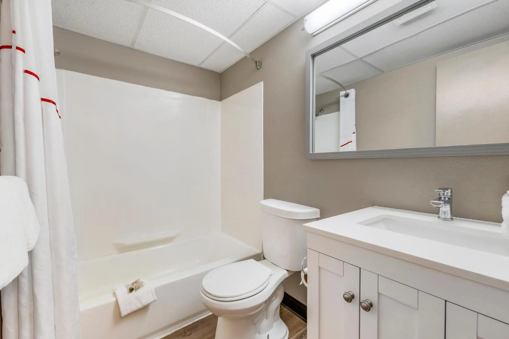 Bathroom in Red Roof Inn Stroudsburg