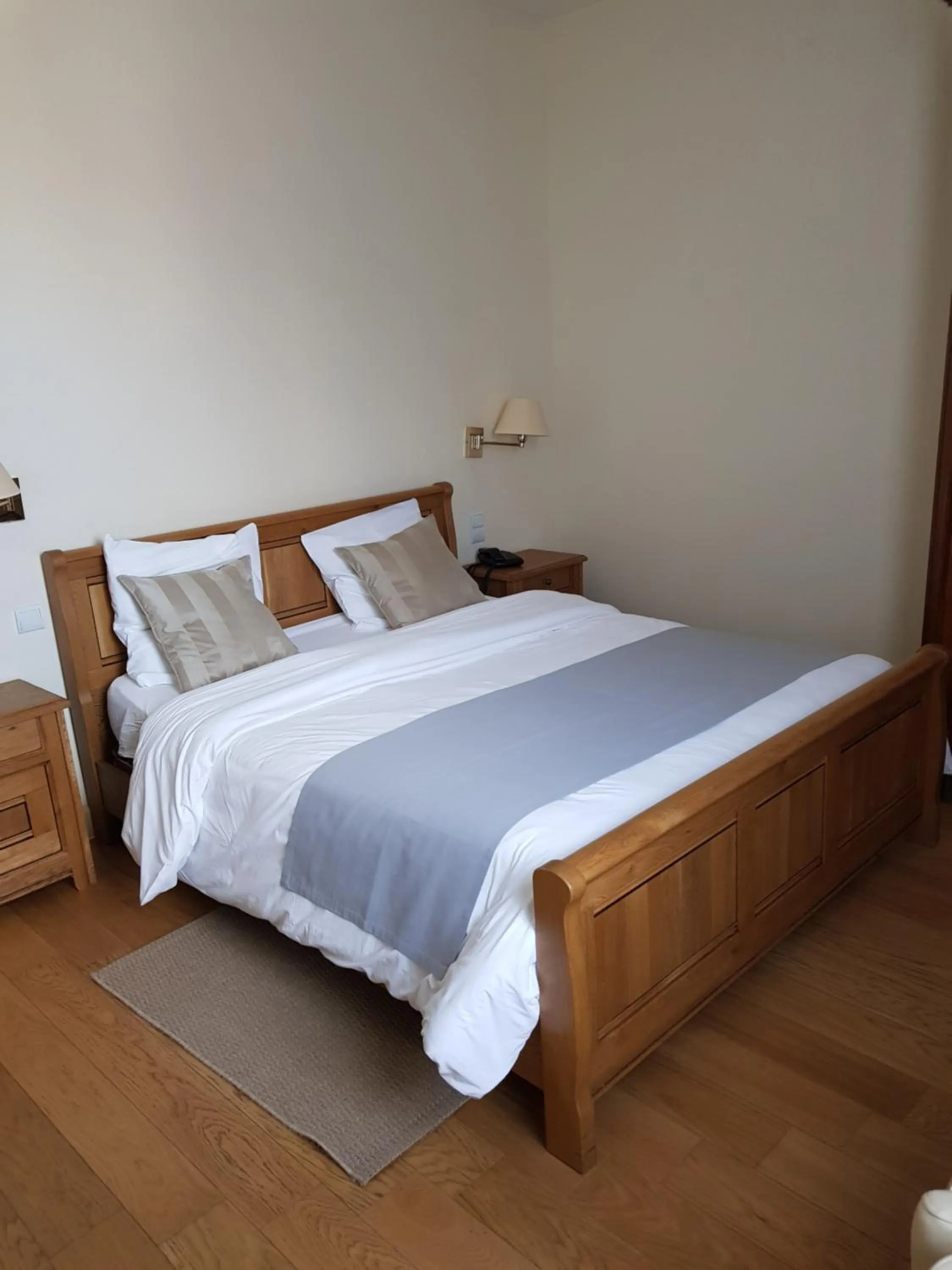 Bed in LOGIS - Château de la Motte - Hôtel & Restaurant