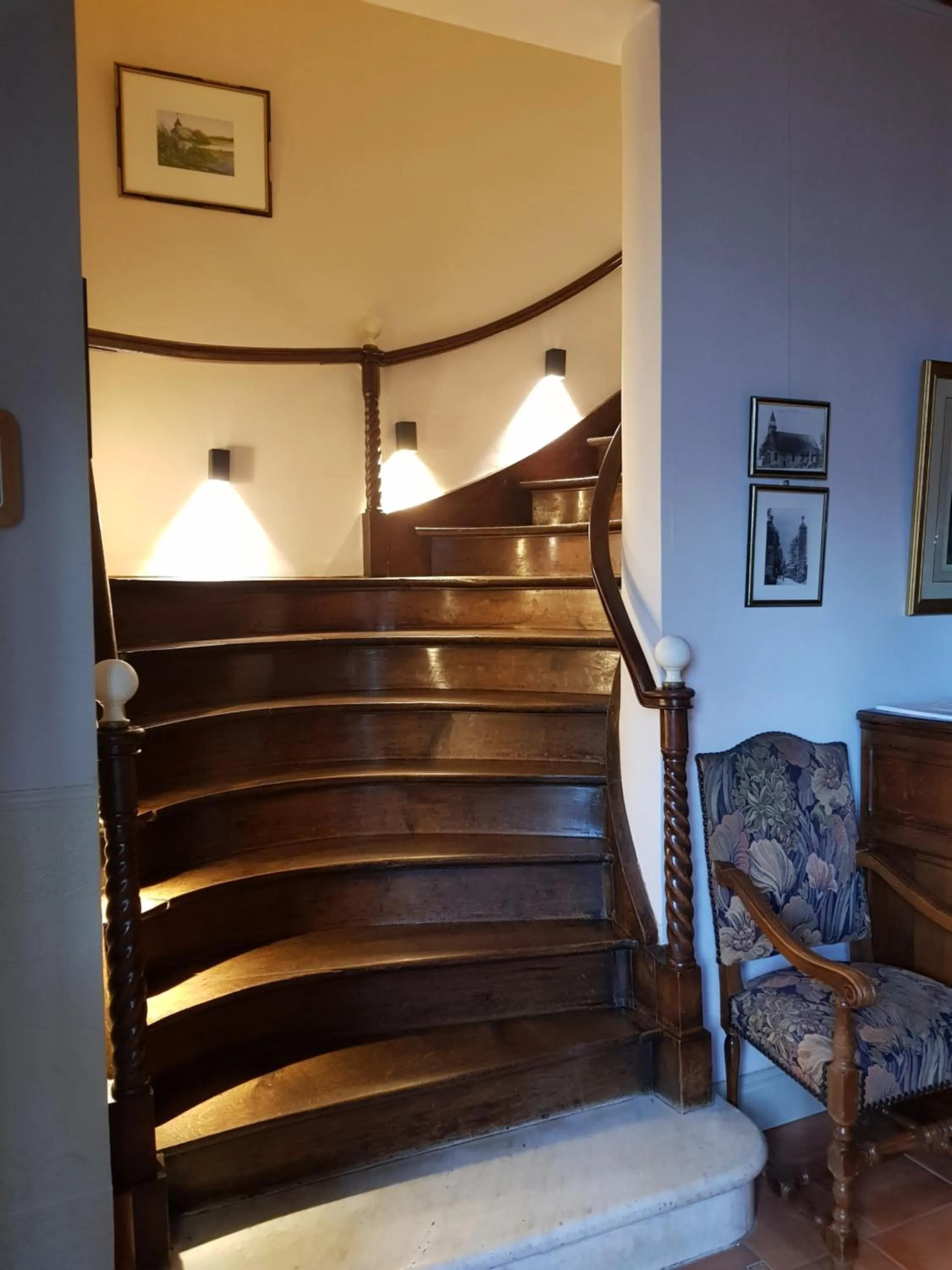 Lobby or reception in LOGIS - Château de la Motte - Hôtel & Restaurant