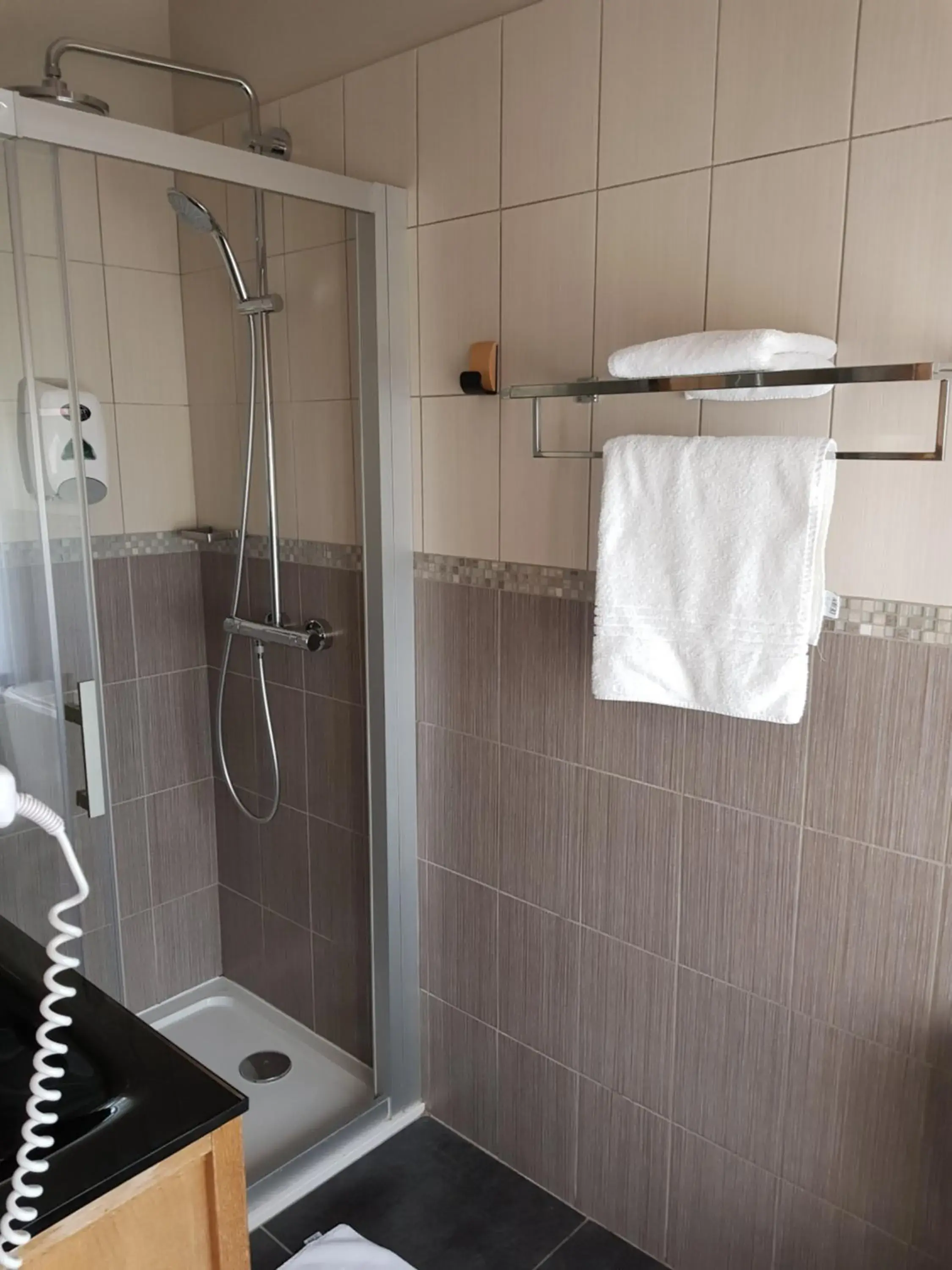 Twin Room in LOGIS - Château de la Motte - Hôtel & Restaurant Twin Room in LOGIS - Château de la Motte - Hôtel & Restaurant