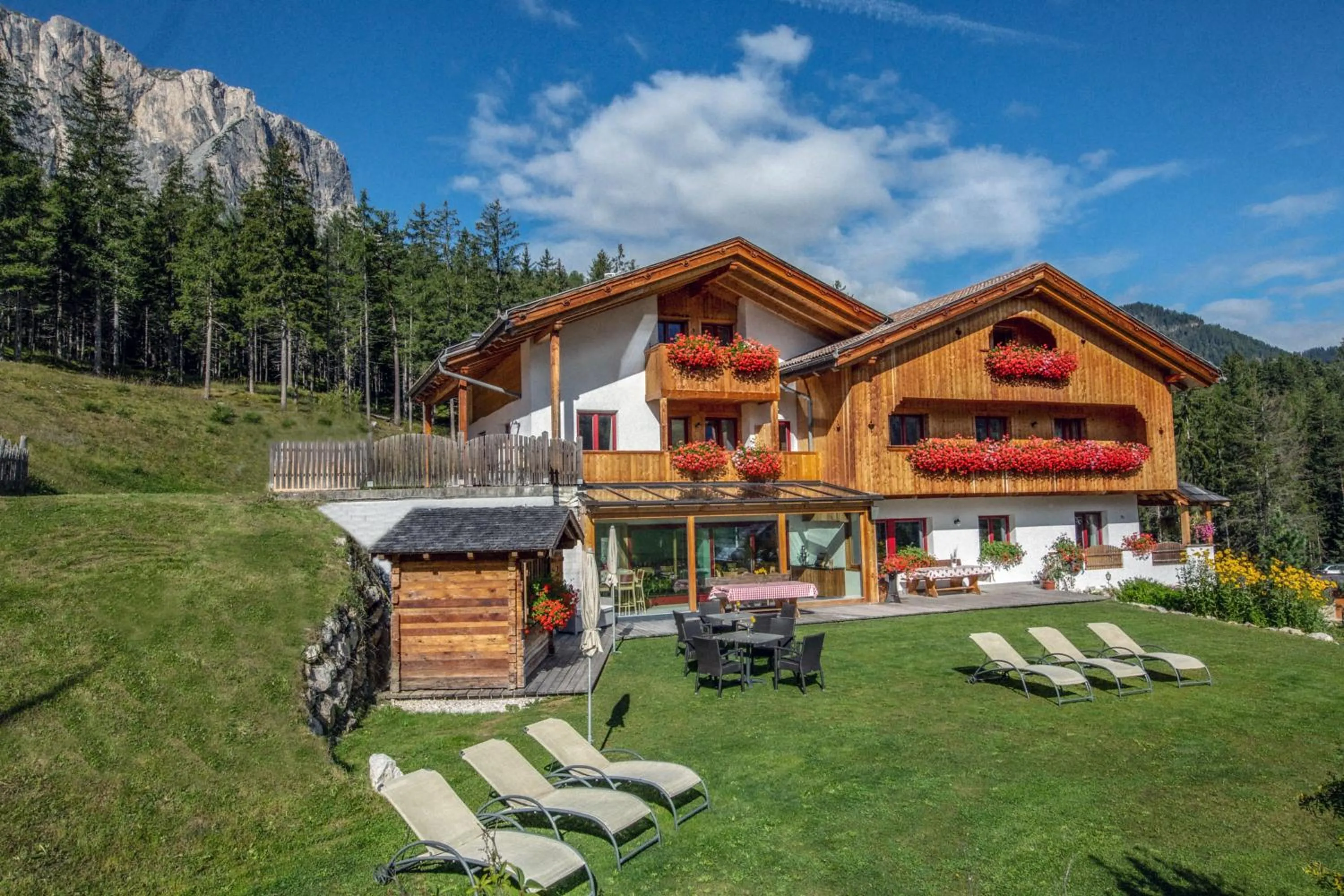 Property building in Garni Ciasa Urban