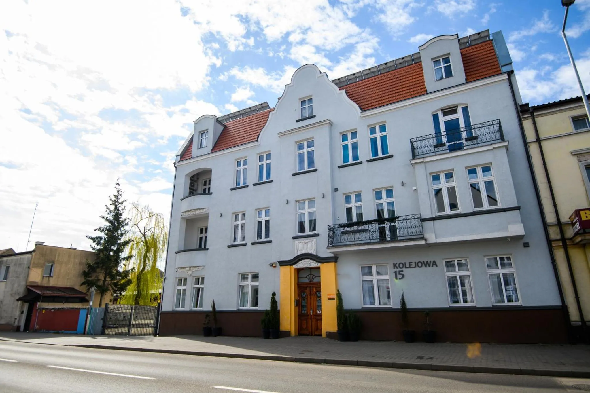 Property building in Centrum Noclegi Wągrowiec Kolejowa 15