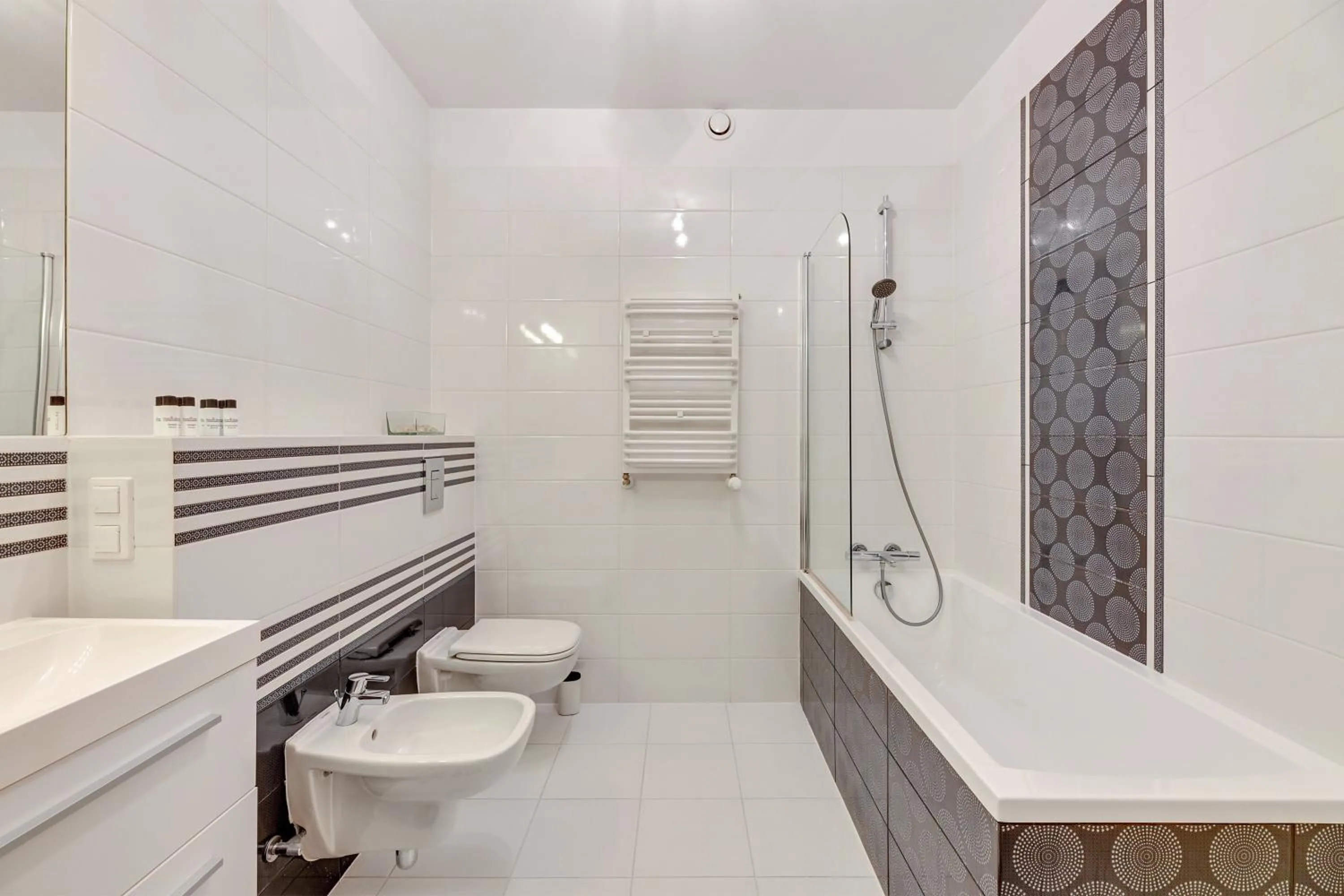 Shower in Dom & House – Old Town Waterlane