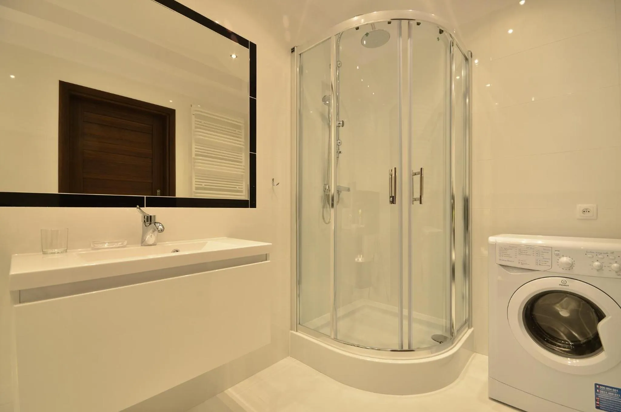 Shower in Dom & House – Old Town Waterlane
