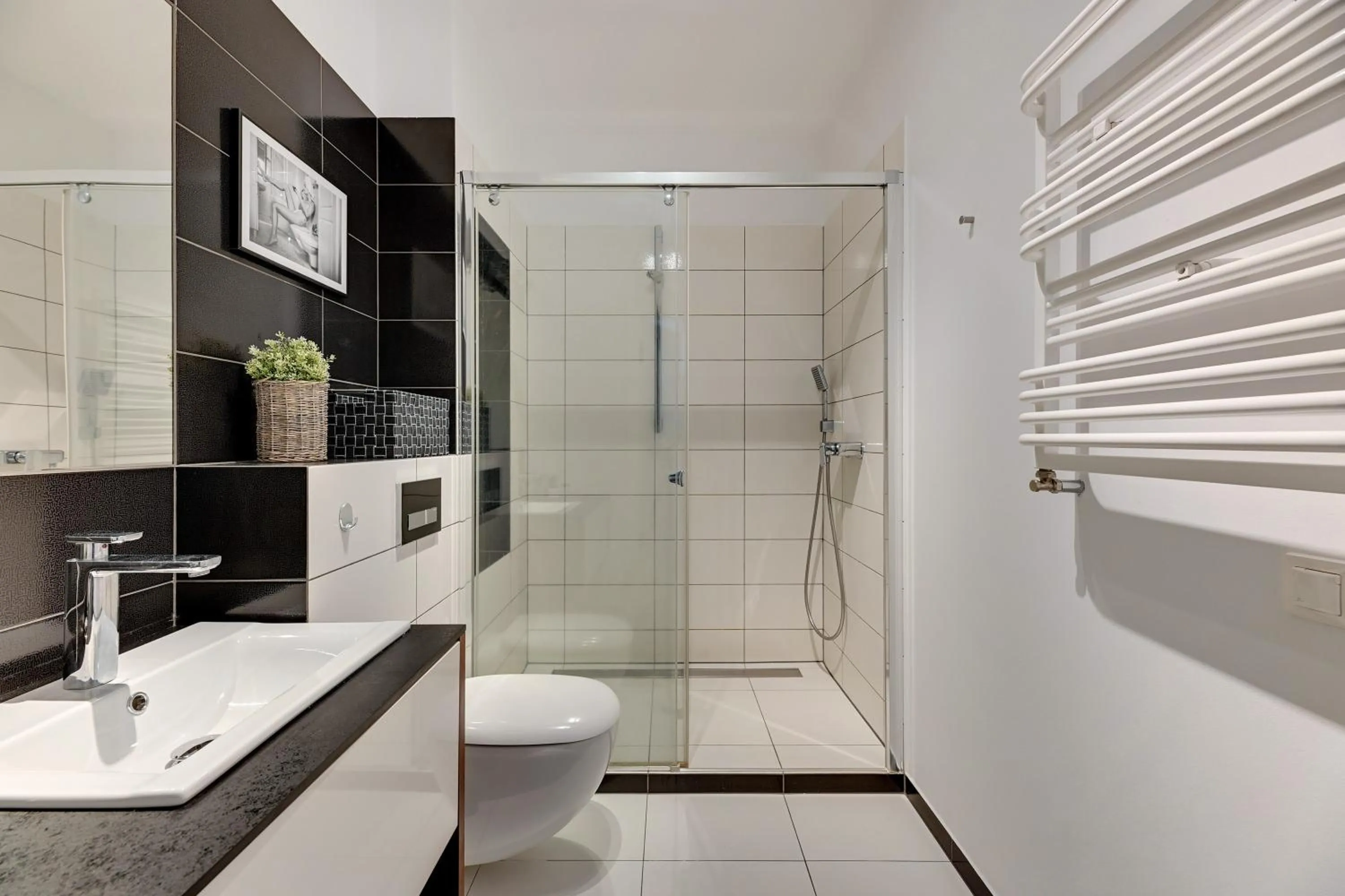 Shower in Dom & House – Old Town Waterlane
