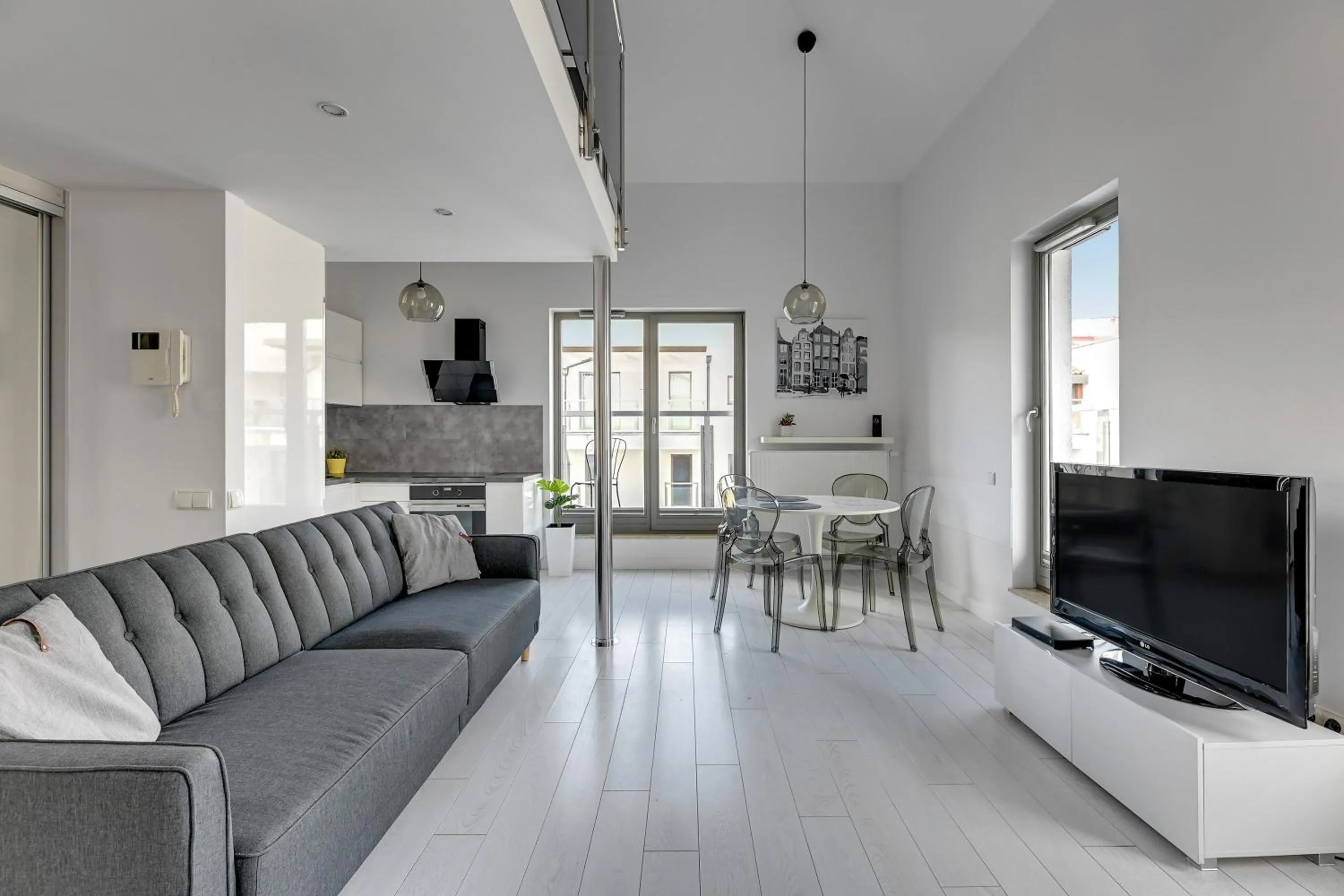 Communal lounge/ TV room in Dom & House – Old Town Waterlane