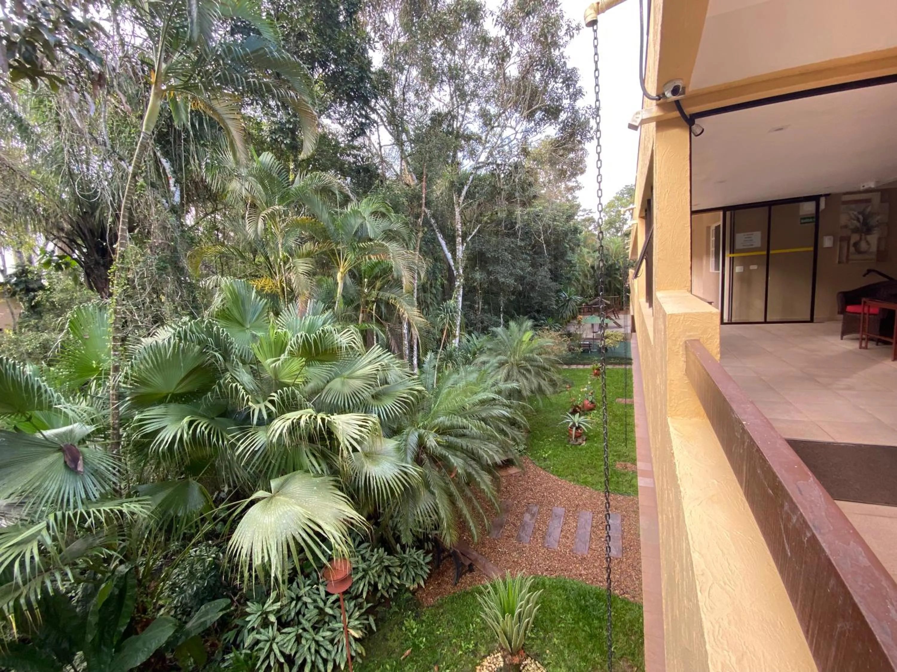 Garden view in Flat estudio 110 Amarilis Riviera de São Lourenço, 03 piscina climatizada, serviço de hotelaria, limpesa e troca de toalhas diária, carregador veiculo elétrico e servico de praia finais de semana WiFi 500