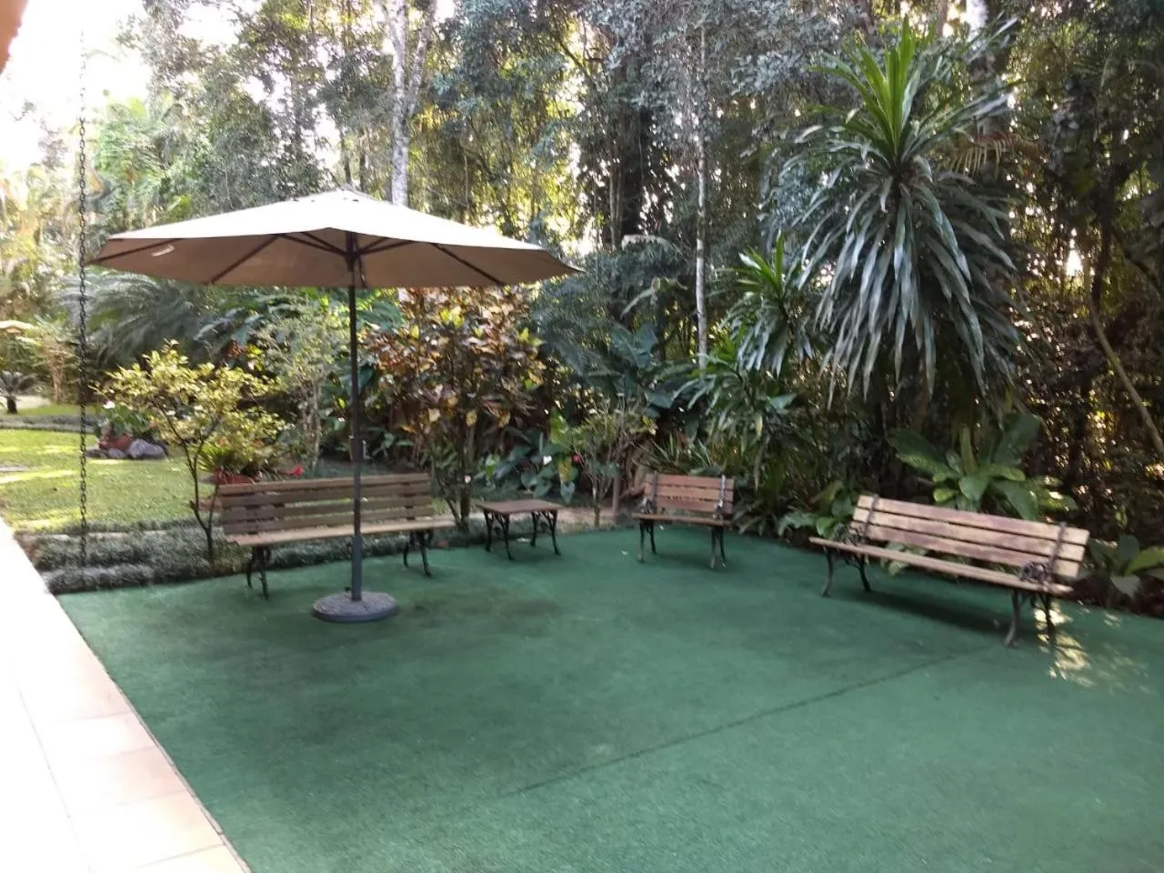 Property building in Flat estudio 110 Amarilis Riviera de São Lourenço, 03 piscina climatizada, serviço de hotelaria, limpesa e troca de toalhas diária, carregador veiculo elétrico e servico de praia finais de semana WiFi 500