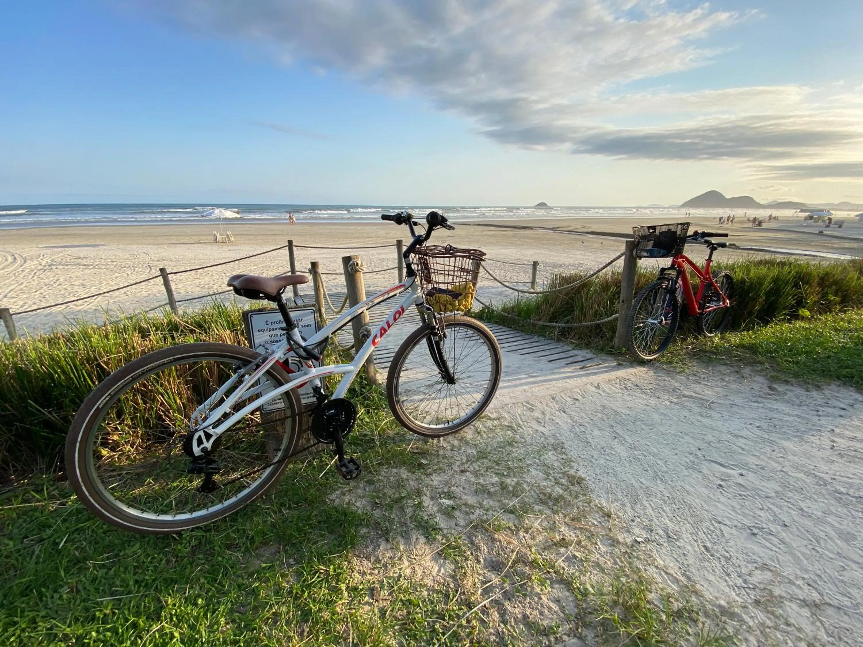 Cycling in Flat estudio 110 Amarilis Riviera de São Lourenço, 03 piscina climatizada, serviço de hotelaria, limpesa e troca de toalhas diária, carregador veiculo elétrico e servico de praia finais de semana WiFi 500