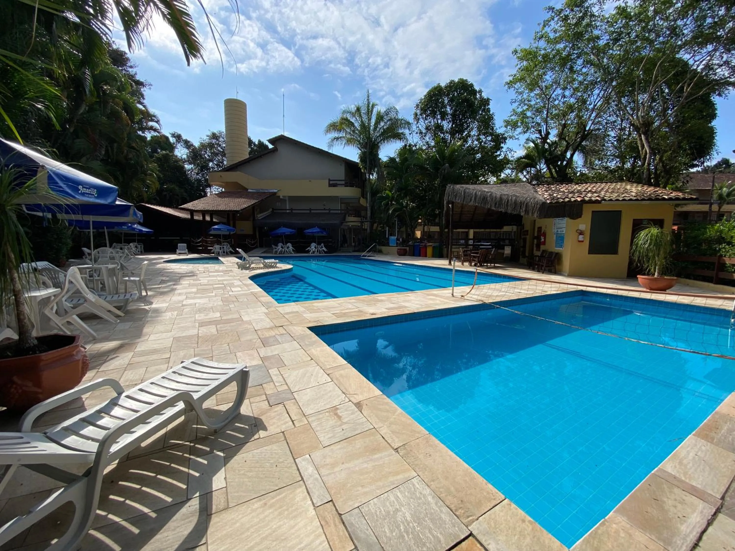 Garden view in Flat estudio 110 Amarilis Riviera de São Lourenço, 03 piscina climatizada, serviço de hotelaria, limpesa e troca de toalhas diária, carregador veiculo elétrico e servico de praia finais de semana WiFi 500