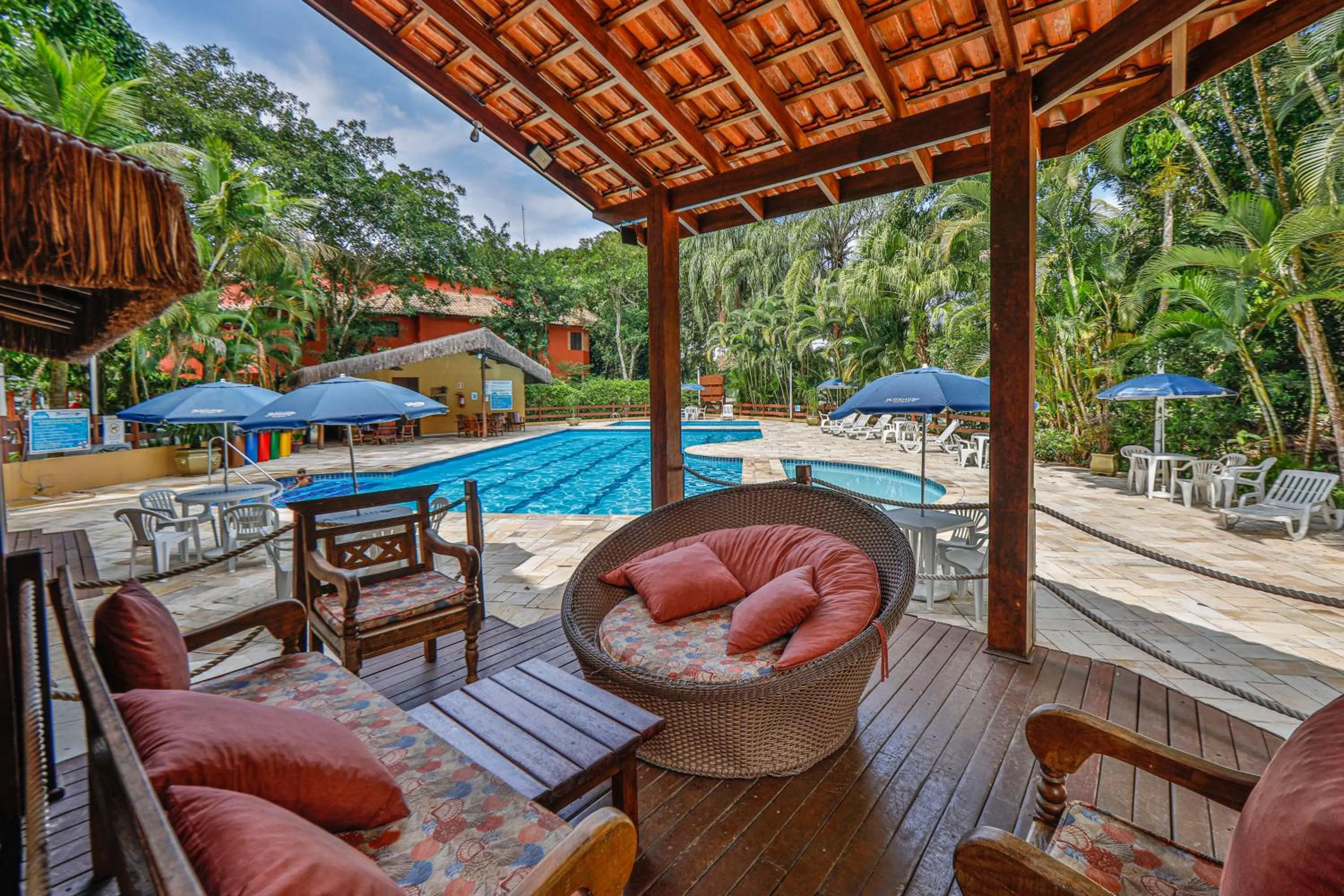 Swimming pool in Flat estudio 110 Amarilis Riviera de São Lourenço, 03 piscina climatizada, serviço de hotelaria, limpesa e troca de toalhas diária, carregador veiculo elétrico e servico de praia finais de semana WiFi 500