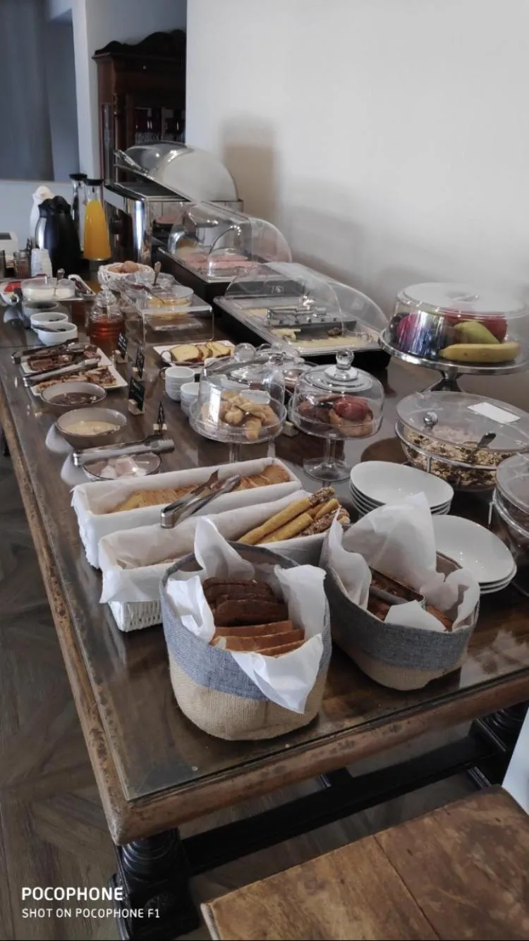 Breakfast in Amaryllis