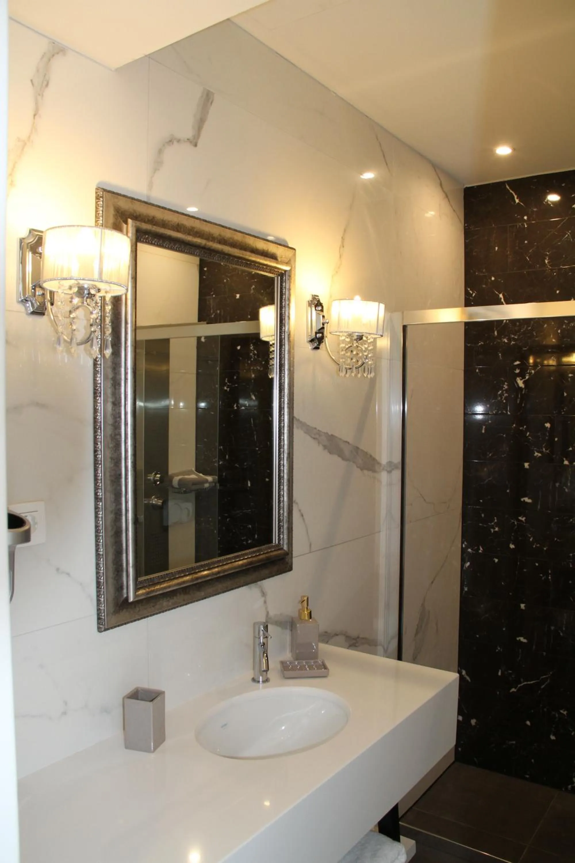 Bathroom in Amaryllis