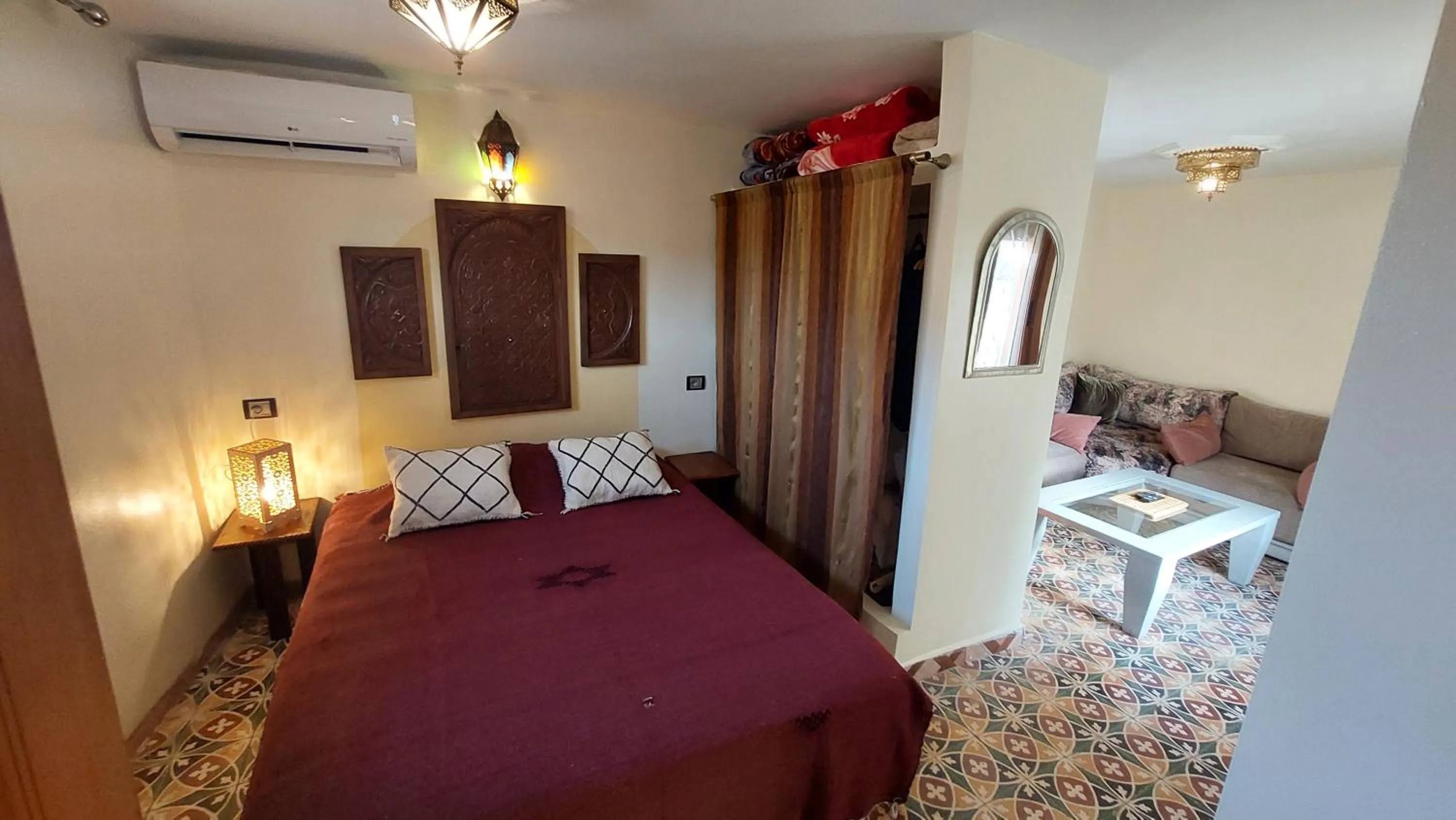 Photo of the whole room, Bed in Dar Hayati