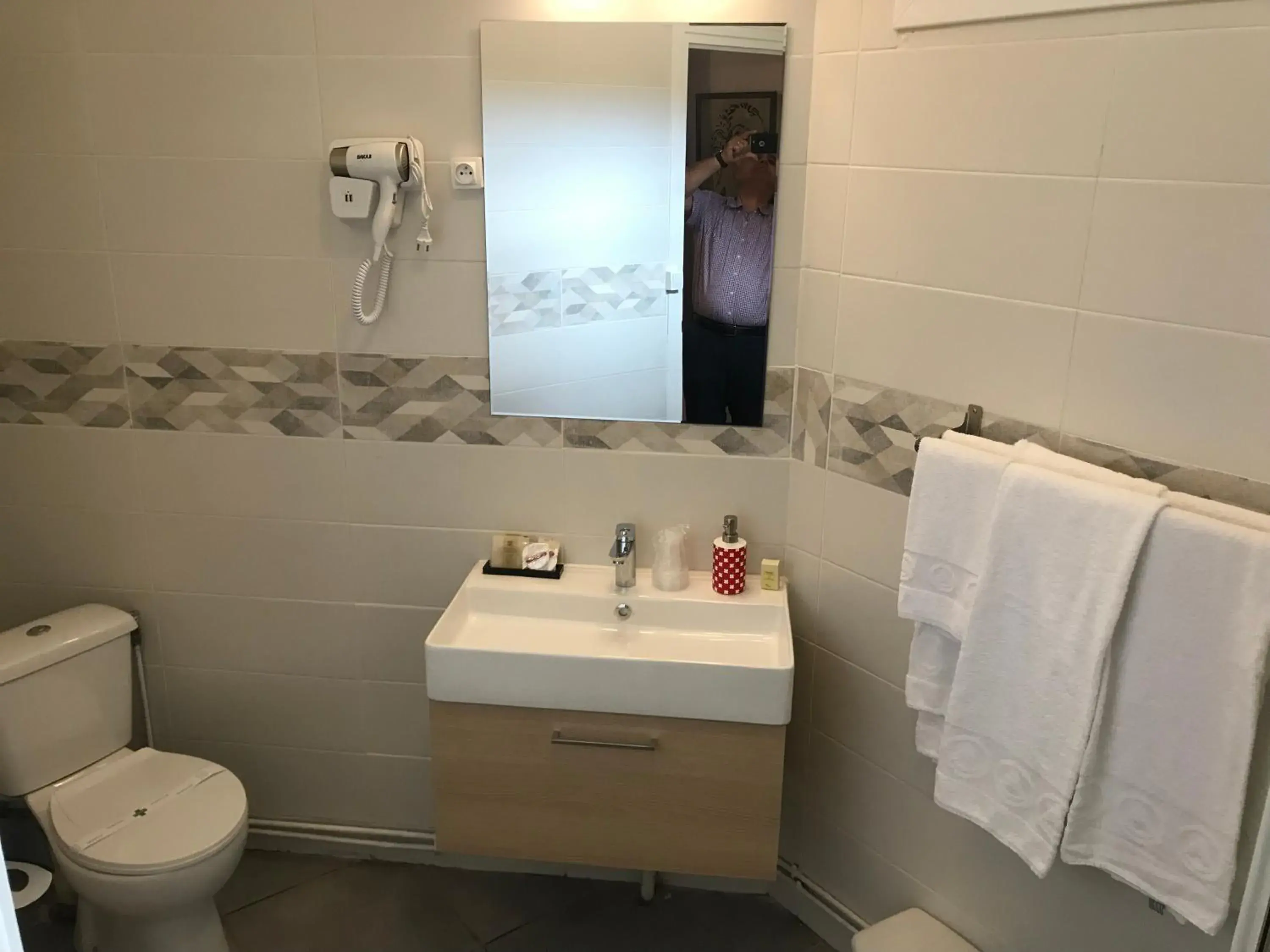 HÔTEL LES IRIS HÔTEL LES IRIS