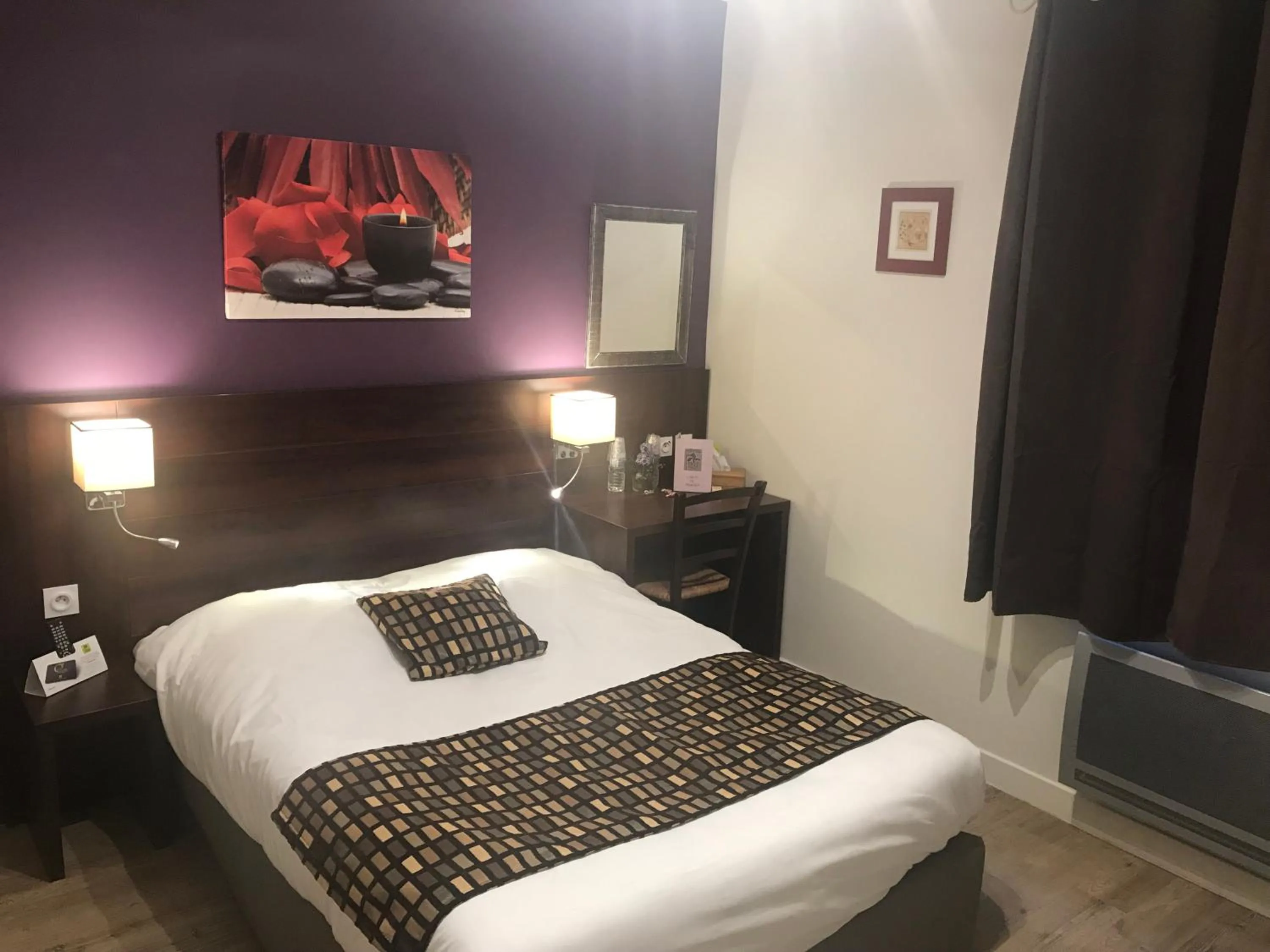 Bed in HÔTEL LES IRIS