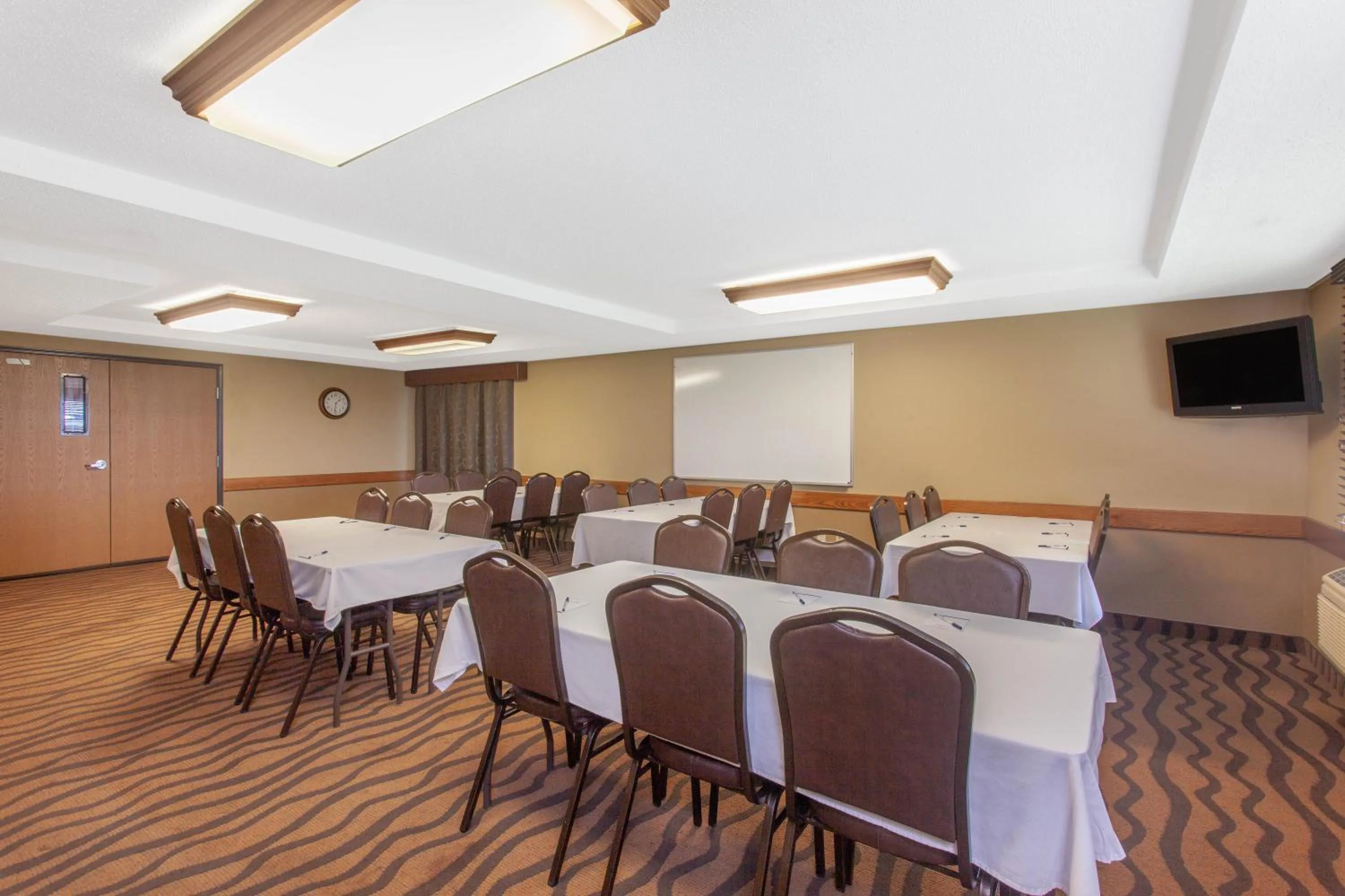 Meeting/conference room in AmericInn by Wyndham St Cloud MN I-94
