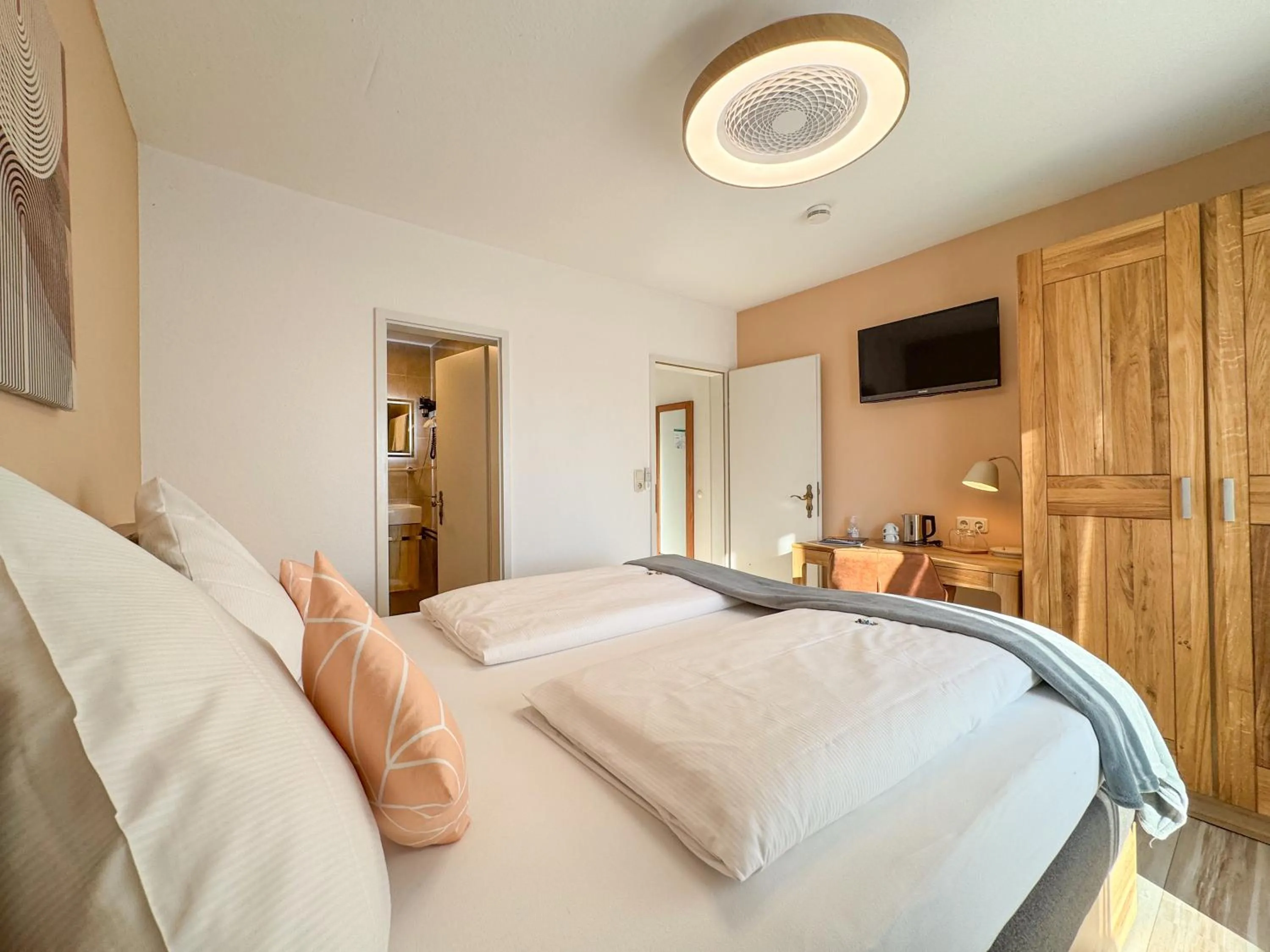 Photo of the whole room, Bed in Sieben Zimmer am See