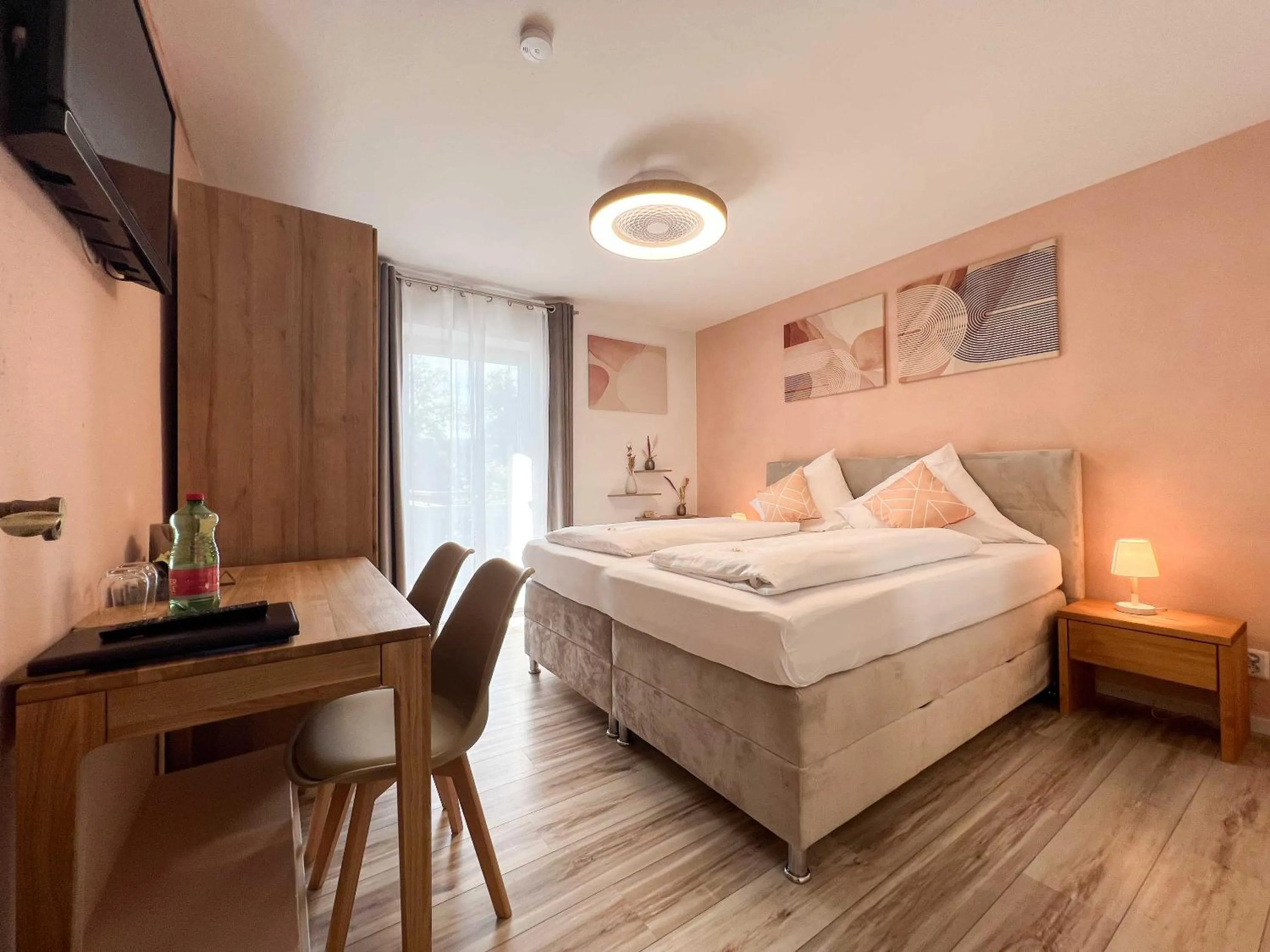 Photo of the whole room, Bed in Sieben Zimmer am See