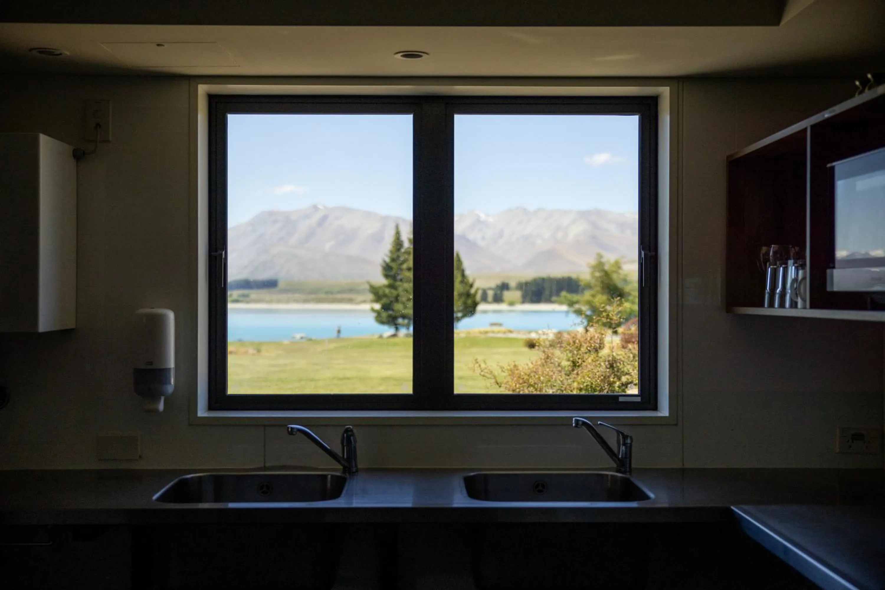 Kitchen or kitchenette in Haka House Hostel Tekapo