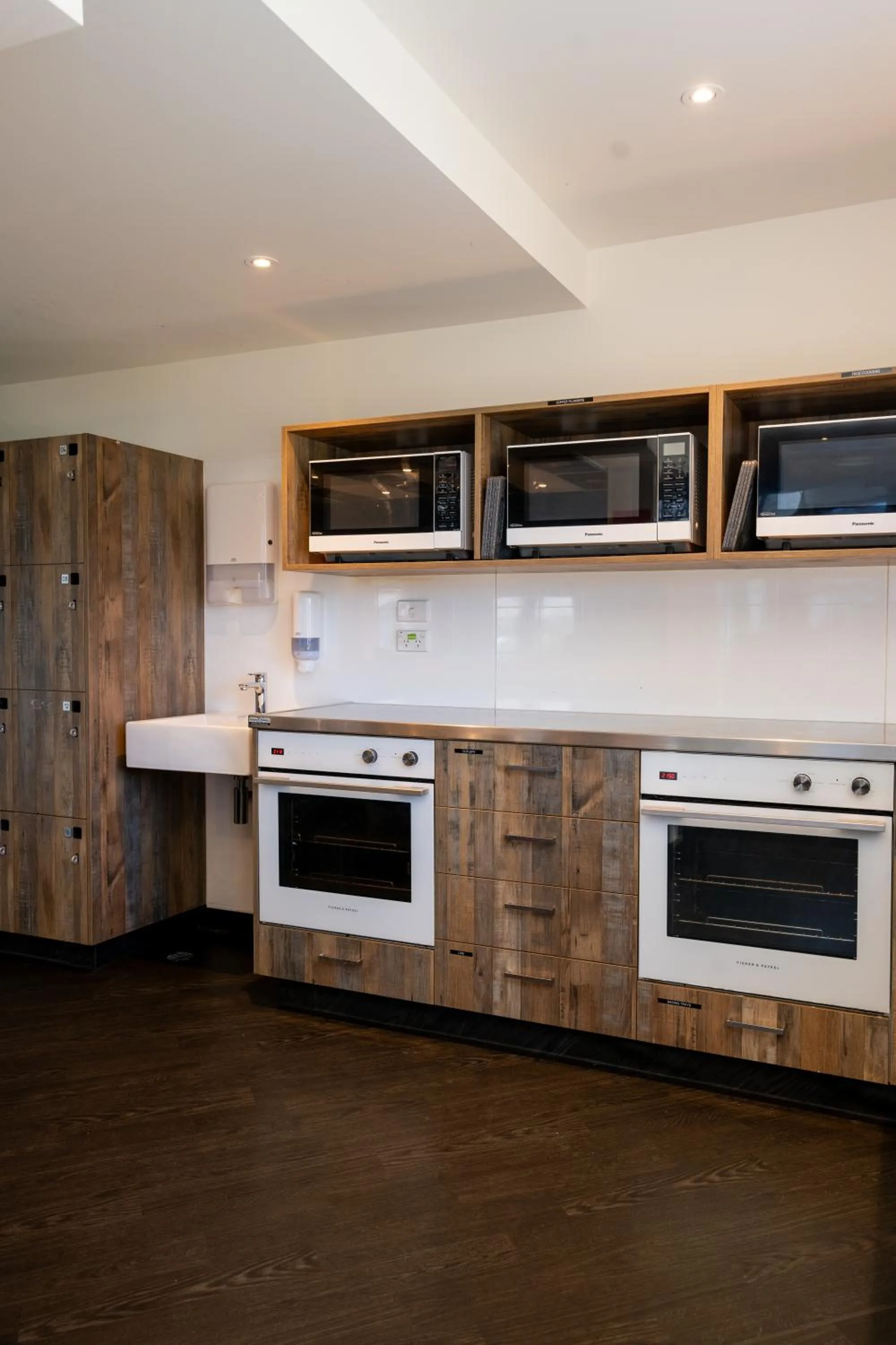 Kitchen or kitchenette in Haka House Hostel Tekapo