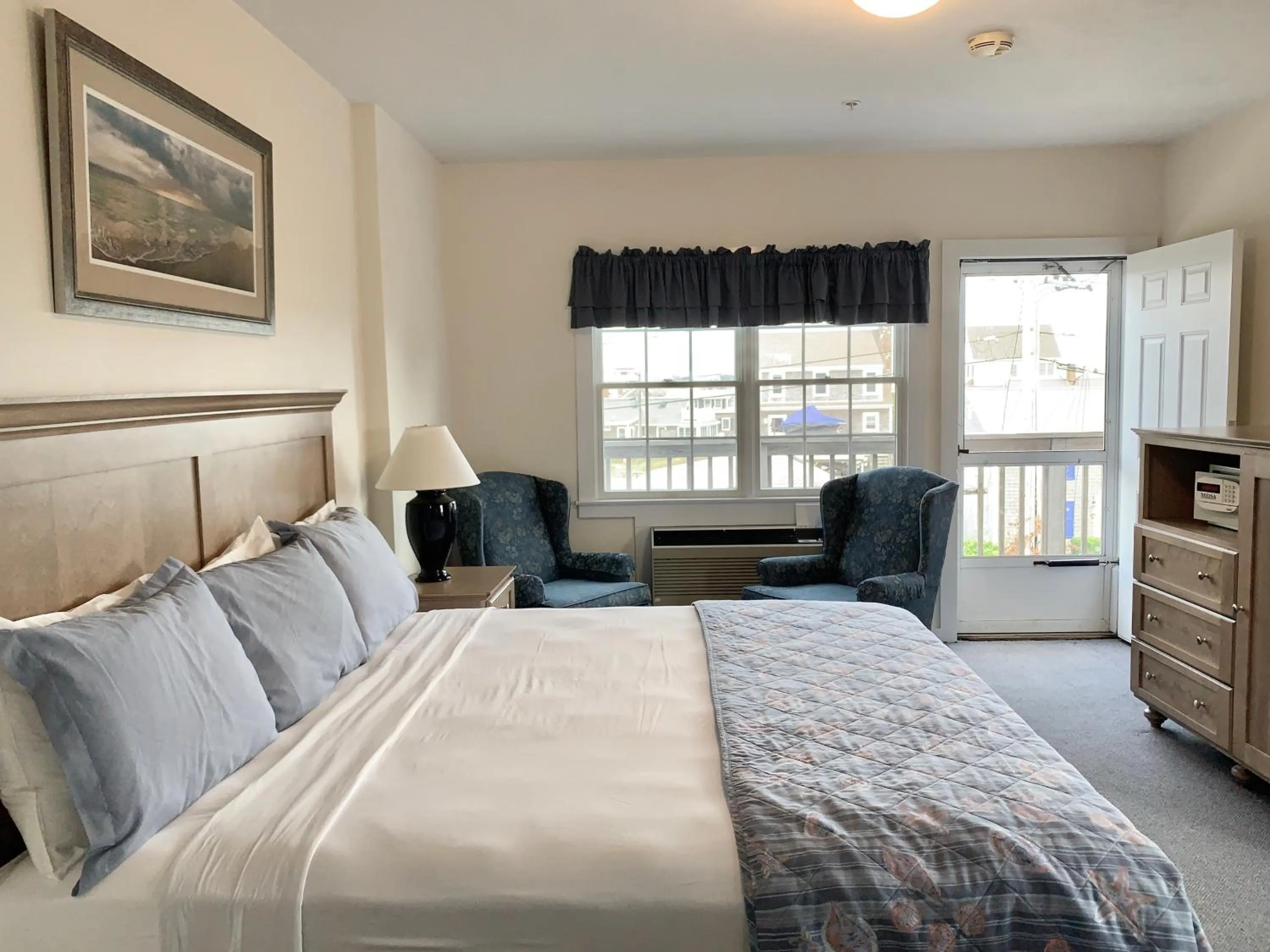 Photo of the whole room, Bed in Lighthouse Inn Cape Cod