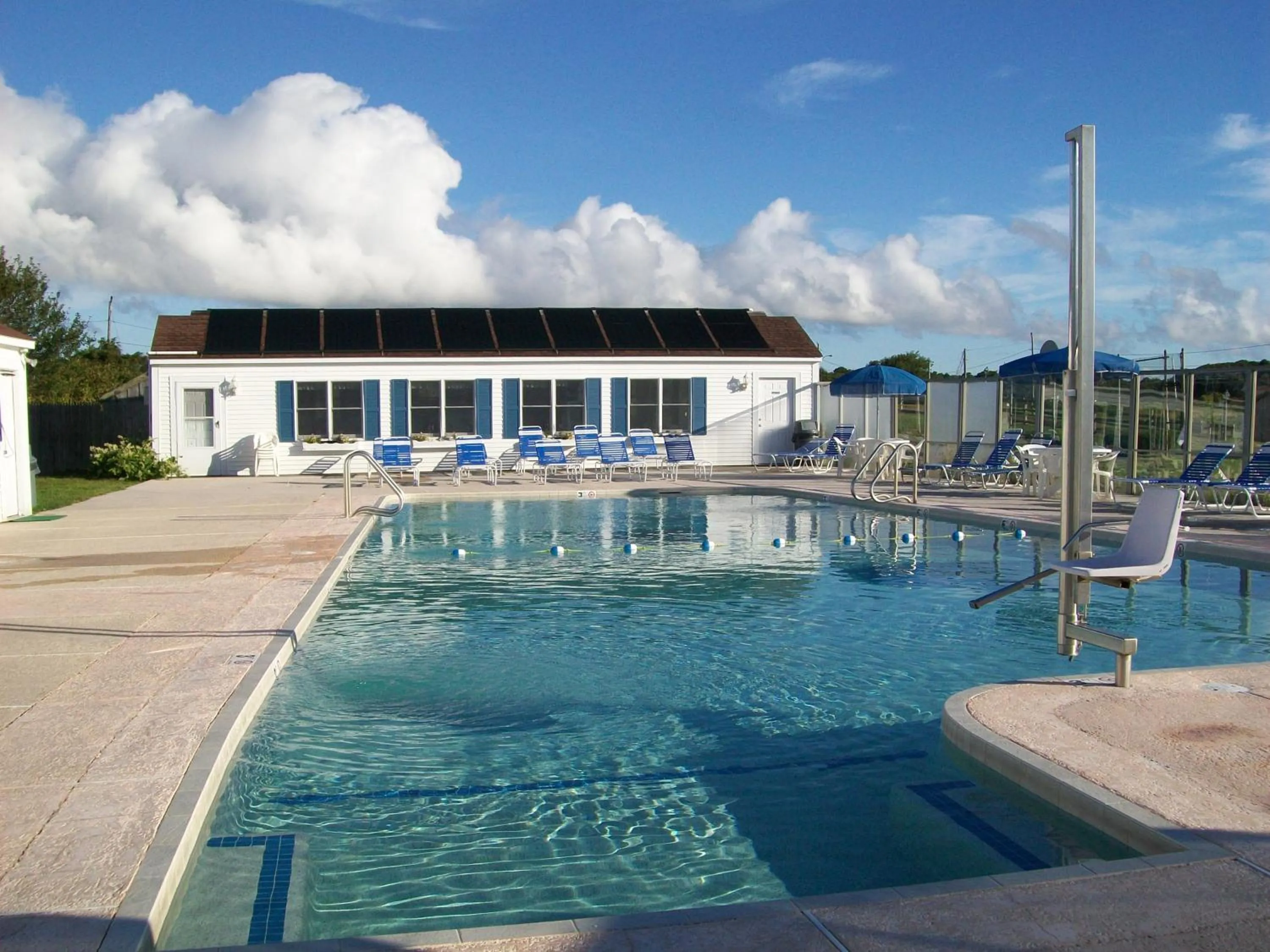 Swimming pool in Lighthouse Inn Cape Cod