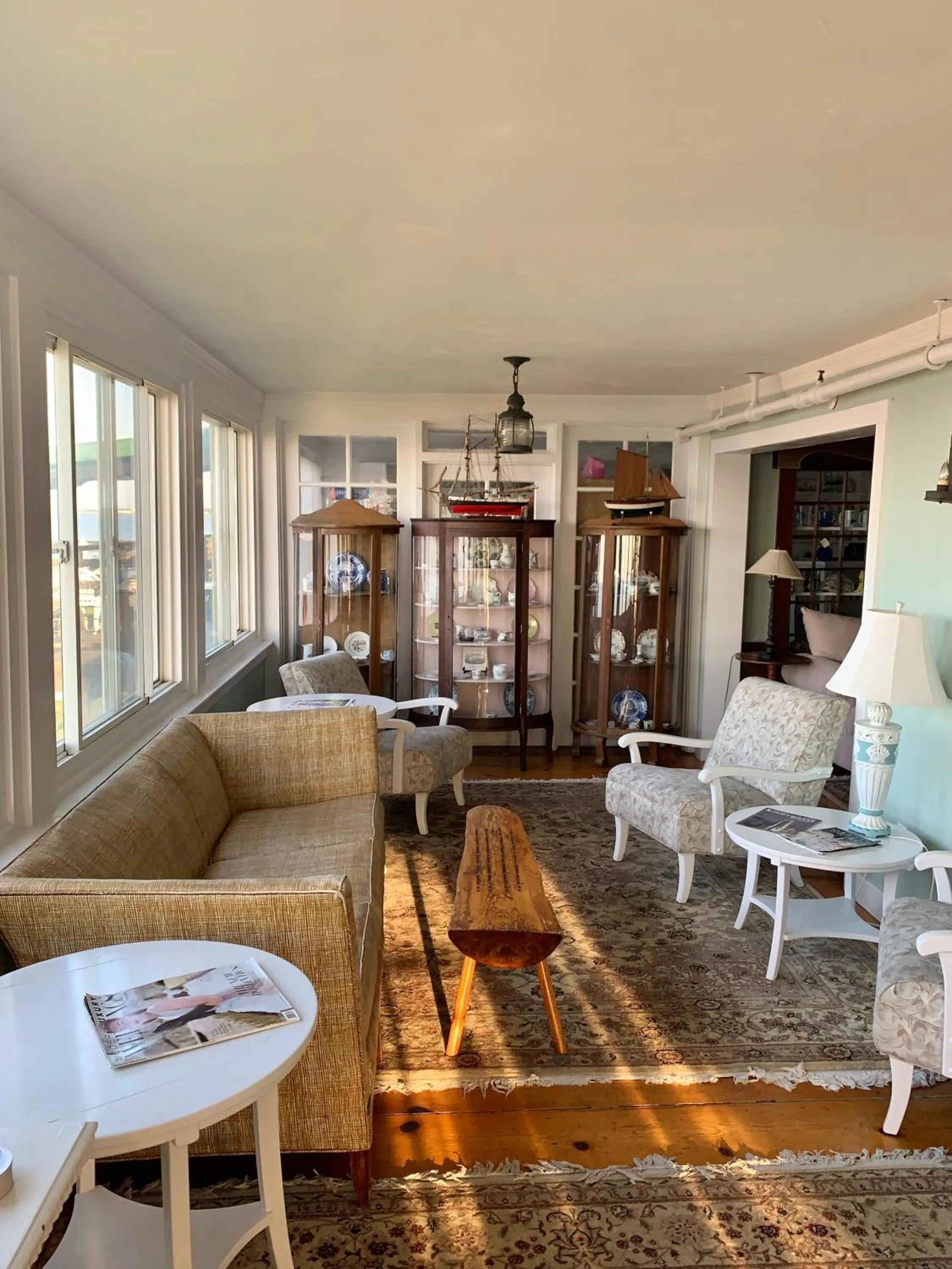 Communal lounge/ TV room in Lighthouse Inn Cape Cod