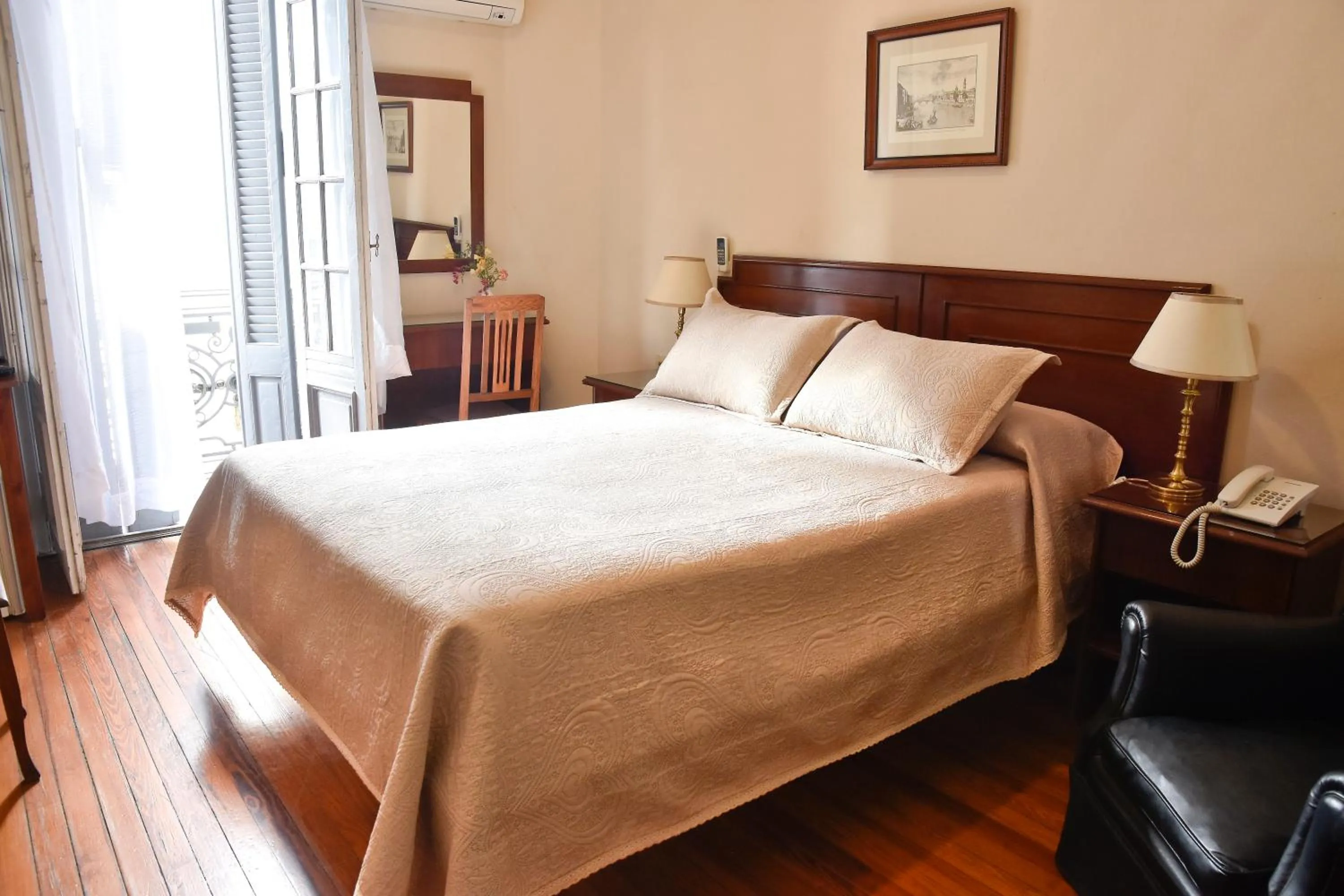 Photo of the whole room, Bed in Hotel Palacio